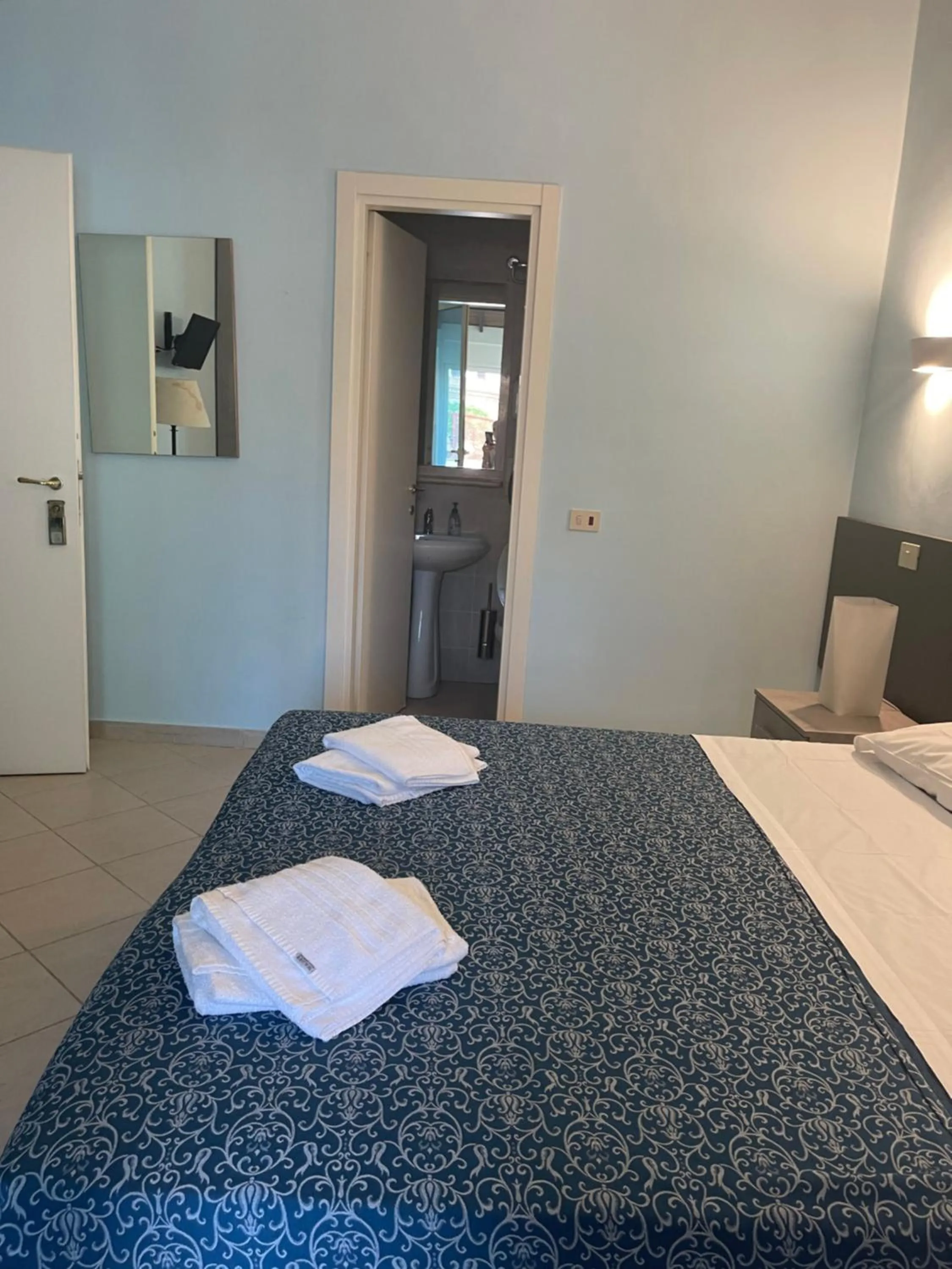 Bed in Residence Lodi