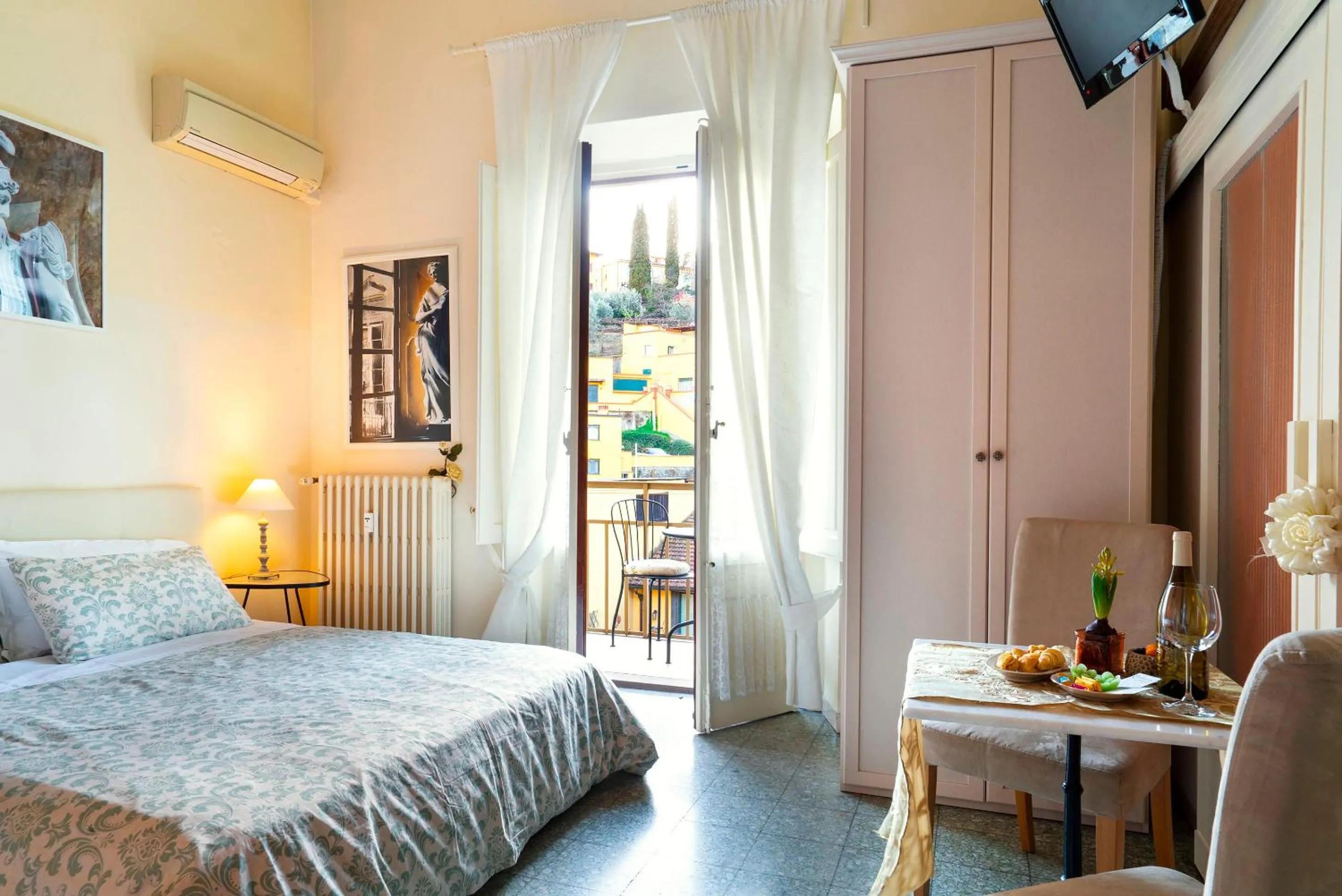 Bed in 1900 Artevita B&B