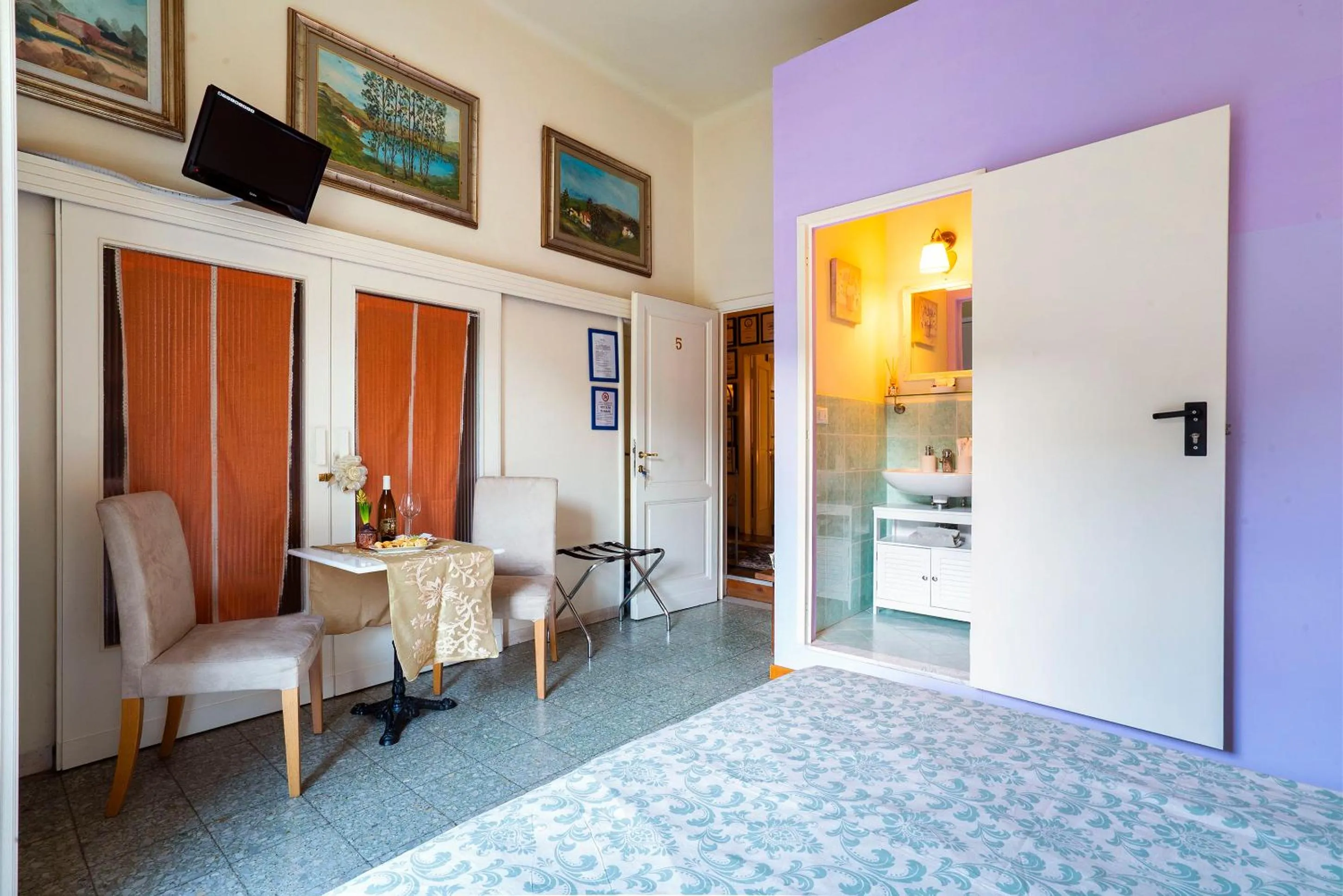 Bed in 1900 Artevita B&B