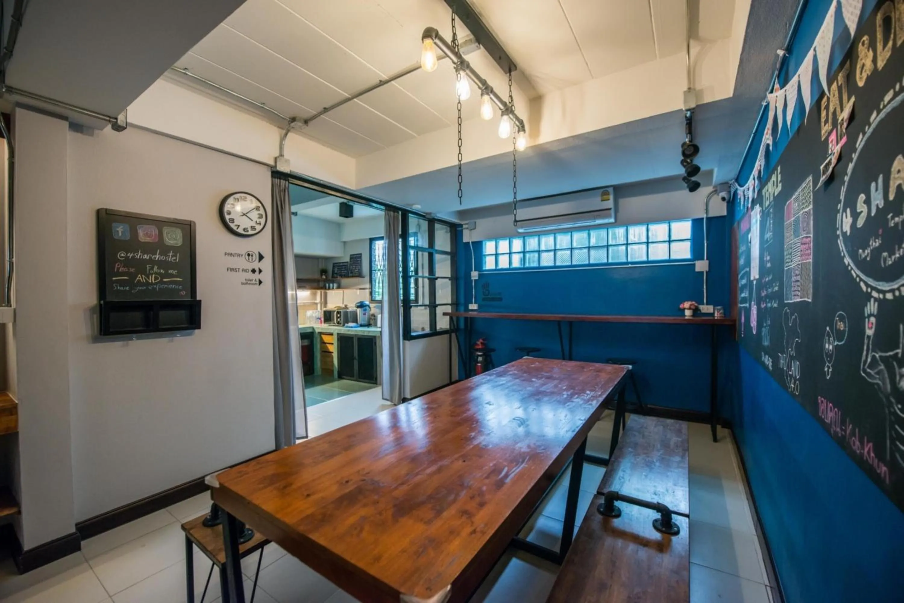 Lounge or bar in 4SHARE Hostel