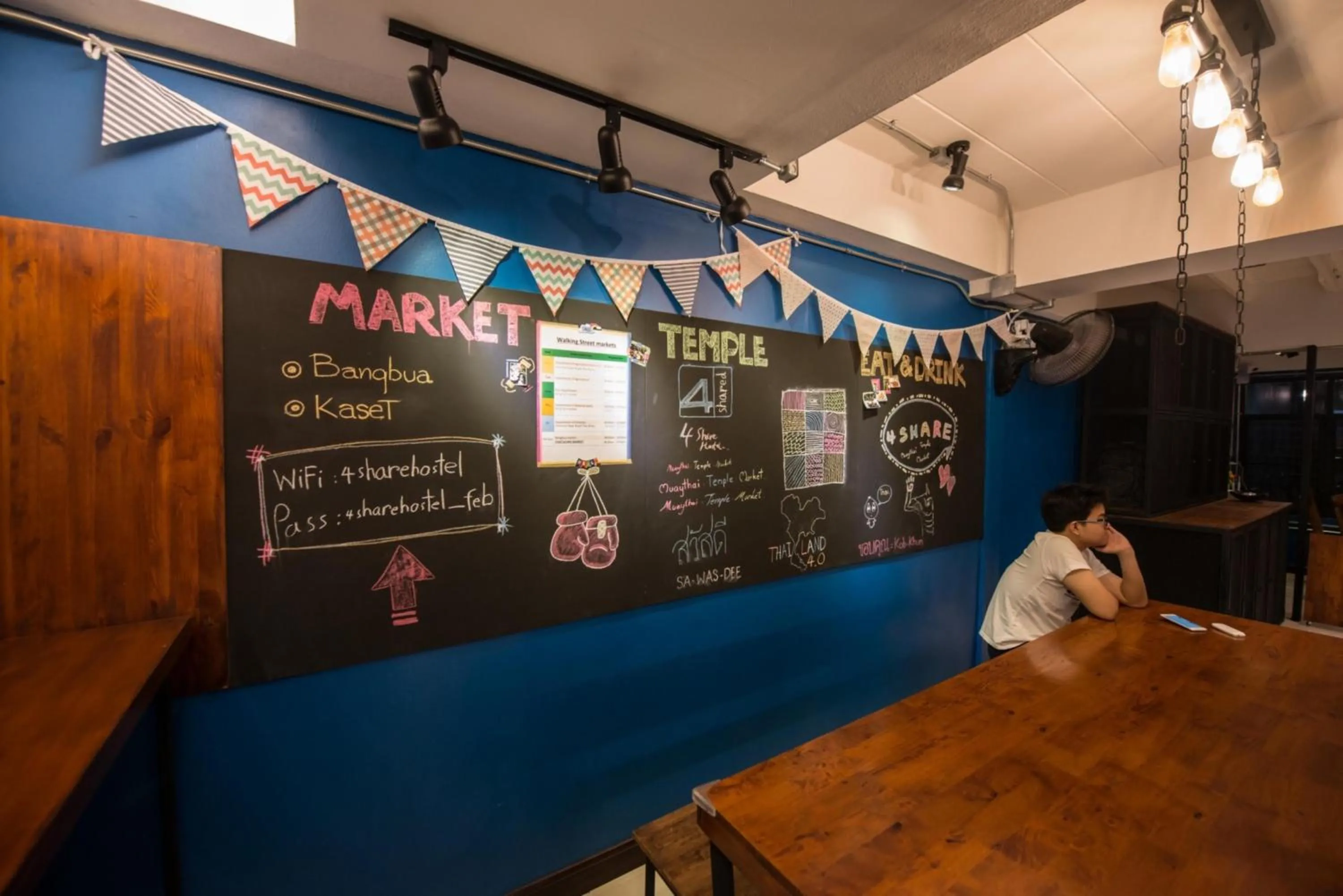 Lounge or bar in 4SHARE Hostel