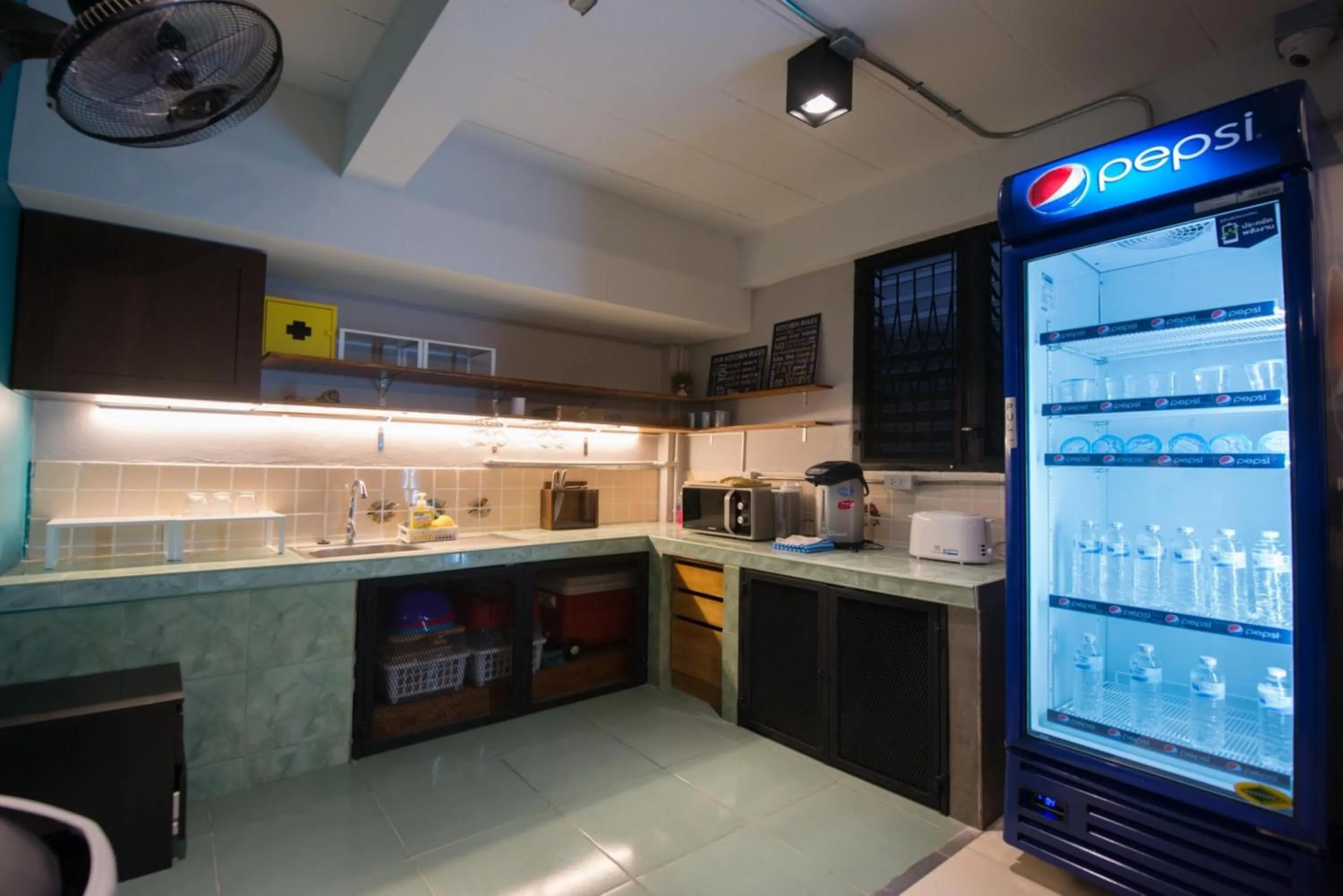 Communal kitchen in 4SHARE Hostel