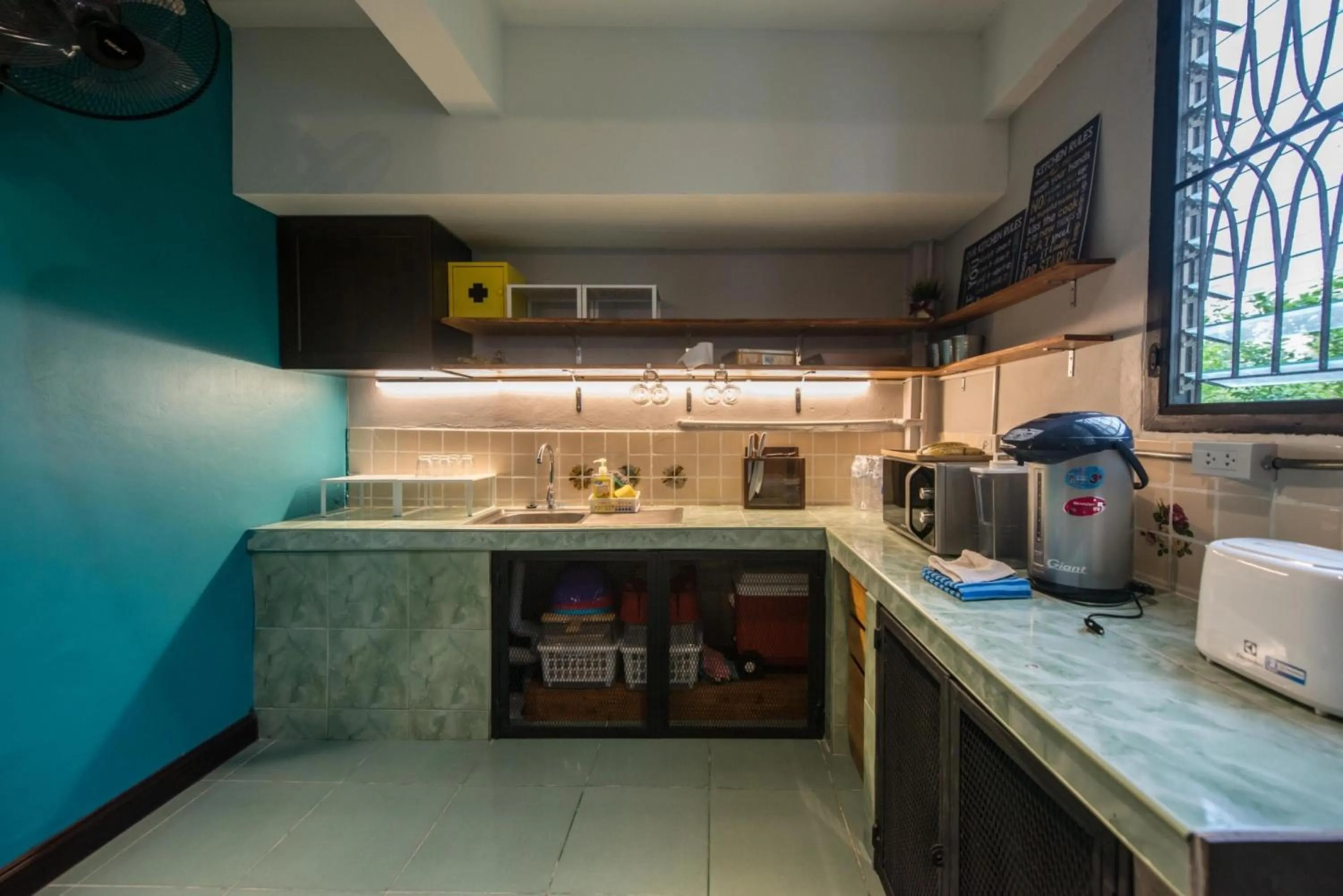Communal kitchen in 4SHARE Hostel
