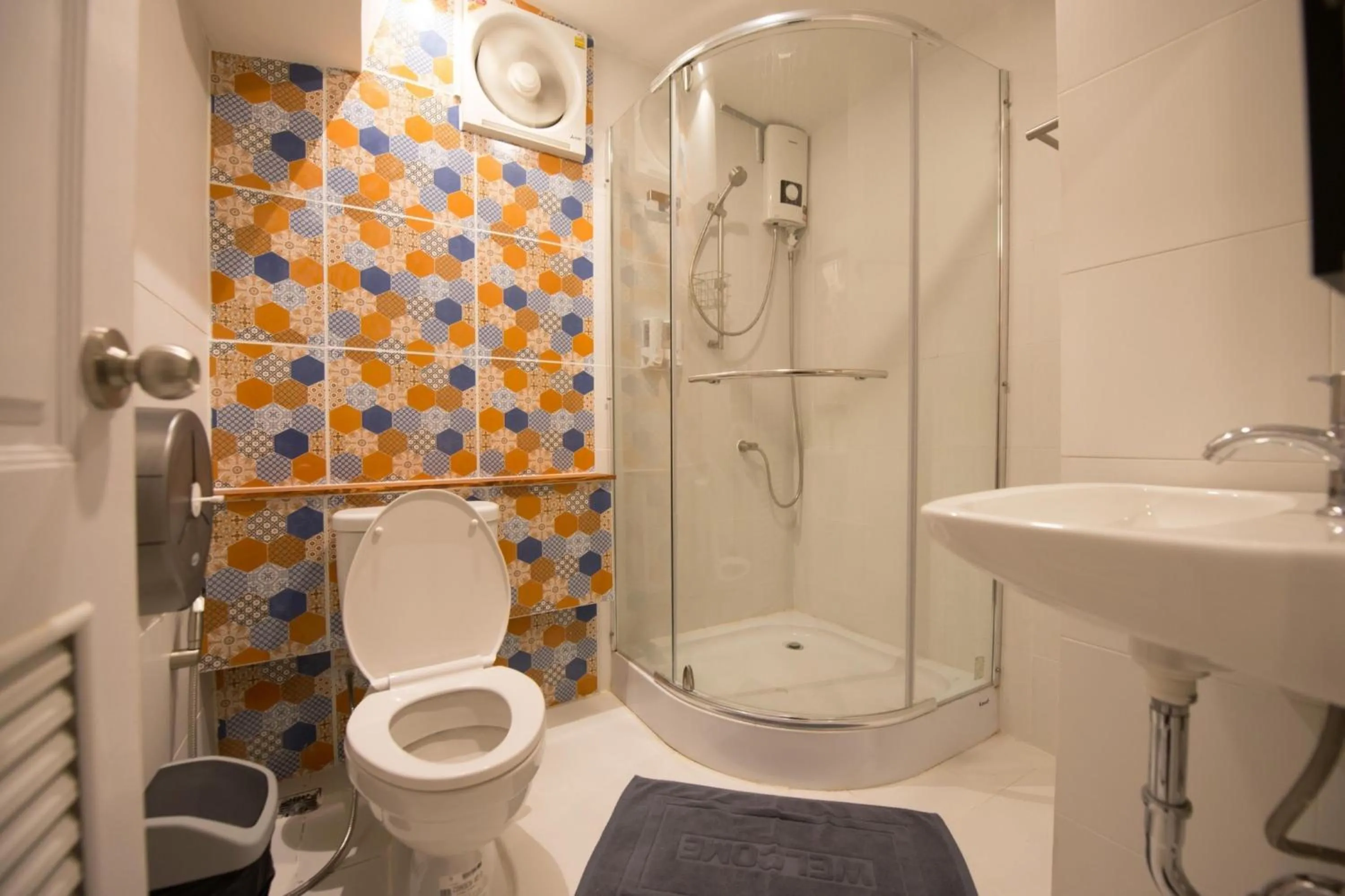 Bathroom in 4SHARE Hostel