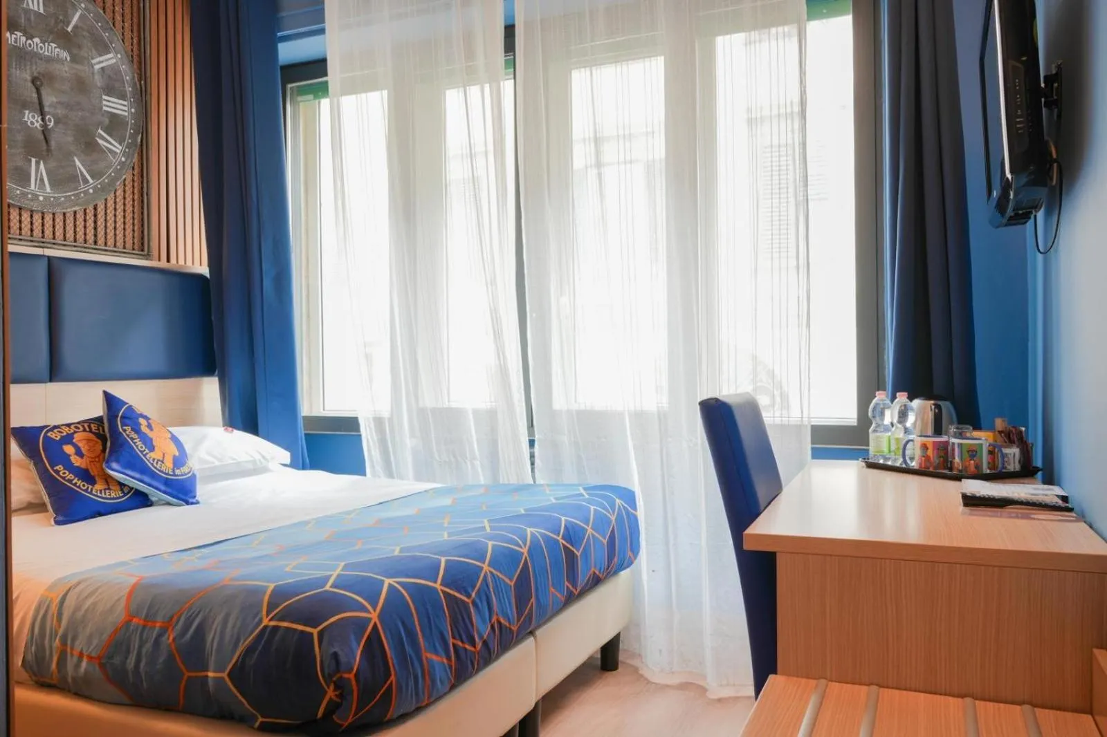 TV and multimedia, Bed in BOBOTEL Rooms in City Center