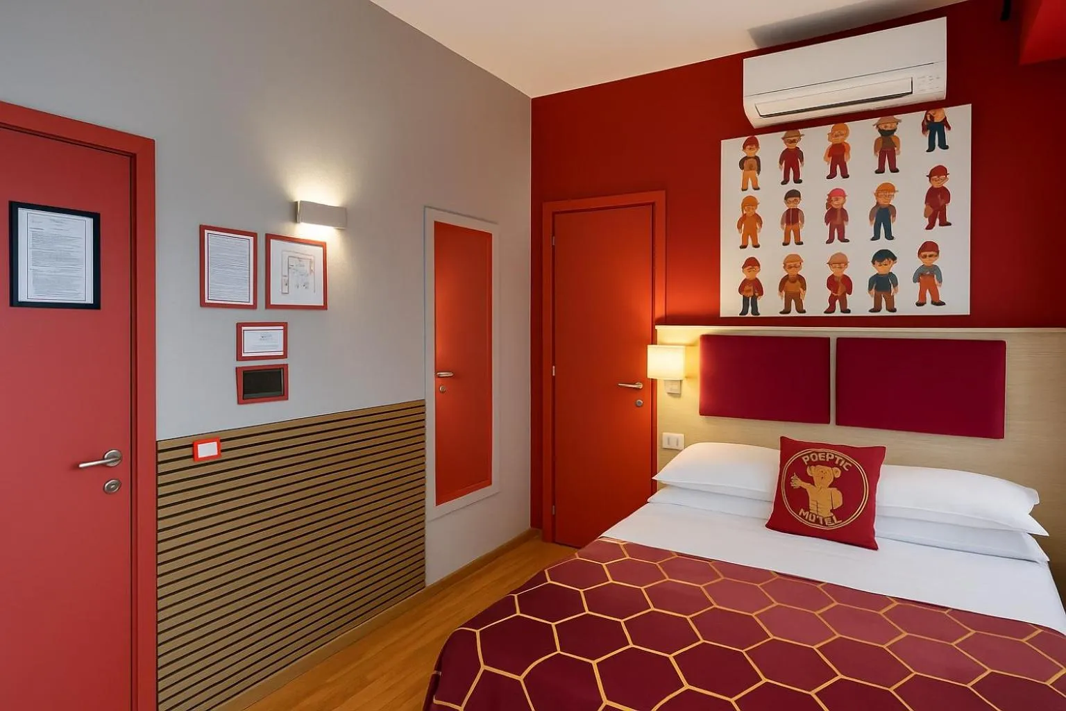 Bedroom, Bed in BOBOTEL ROOMS City Center