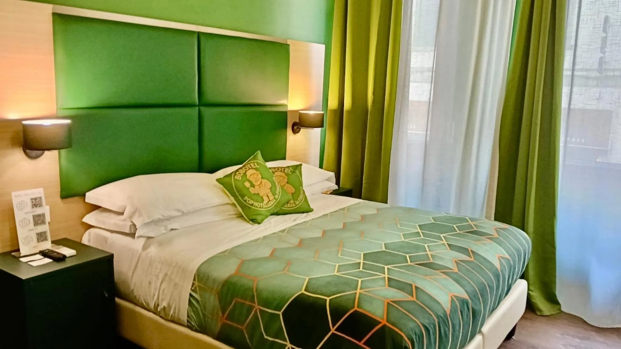 Bedroom, Bed in BOBOTEL ROOMS City Center