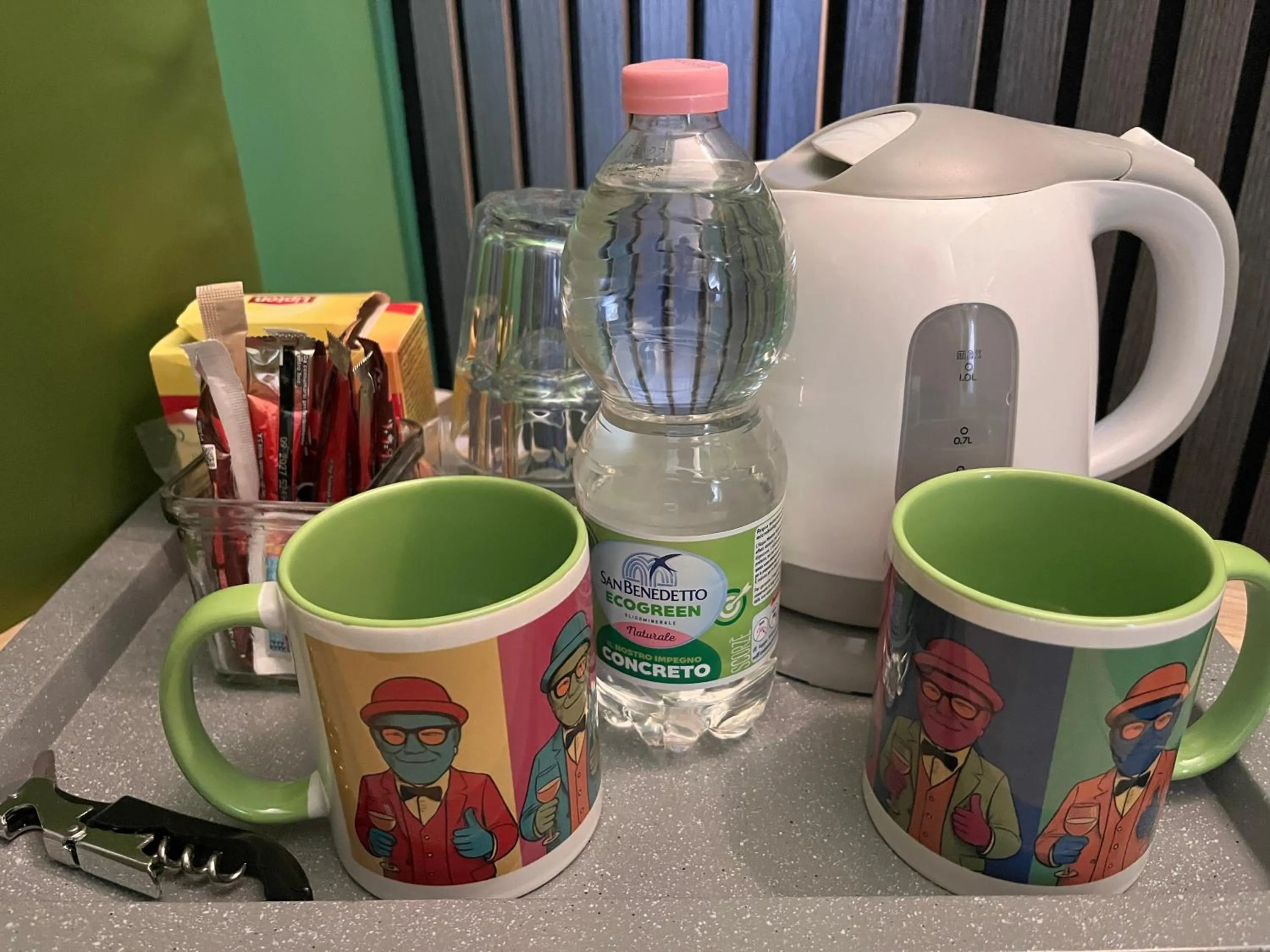 Coffee/tea facilities in BOBOTEL ROOMS City Center