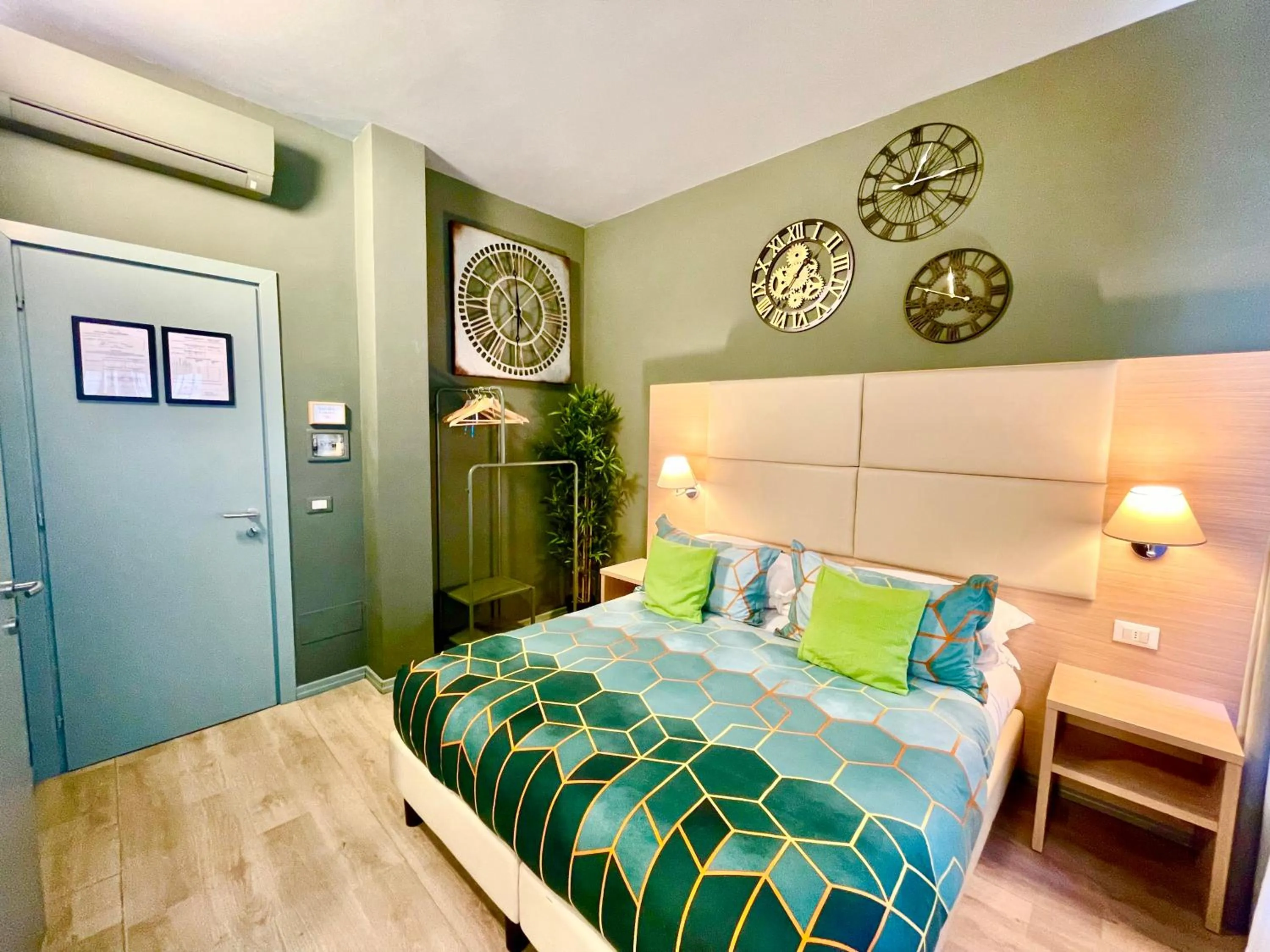 BOBOTEL ROOMS City Center