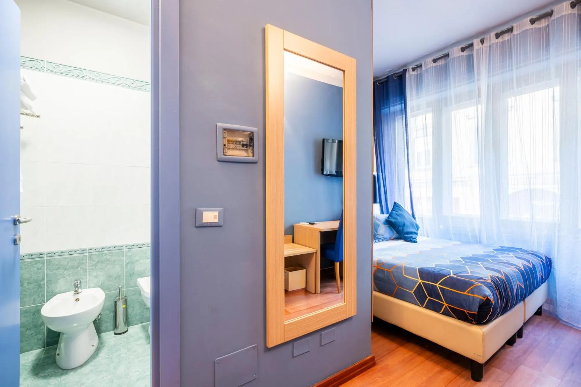 Bathroom, Bed in BOBOTEL ROOMS City Center