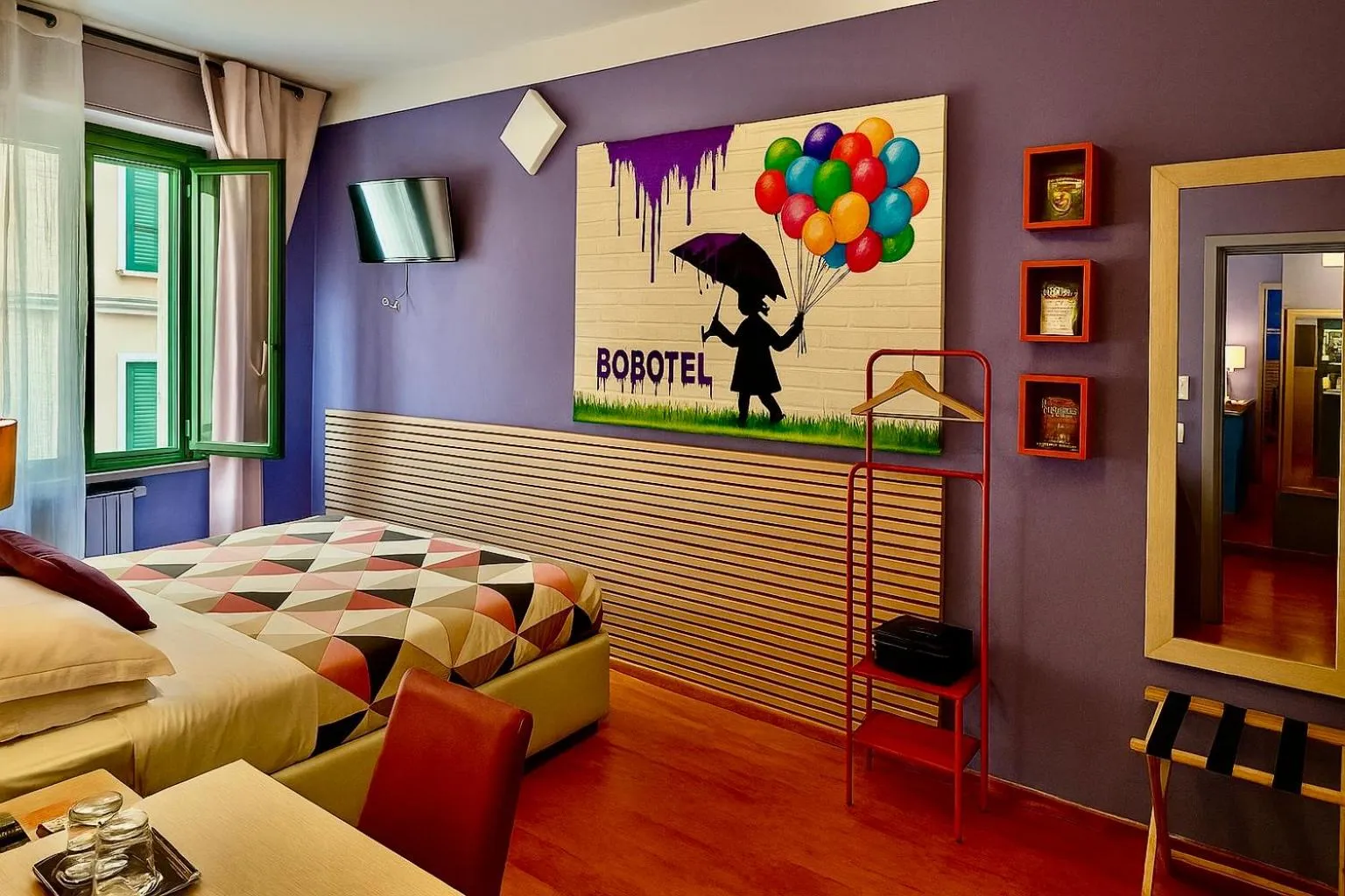 Photo of the whole room in BOBOTEL ROOMS City Center