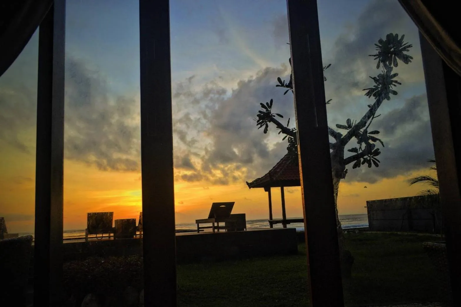 Living room in Cave Beach Bungalow