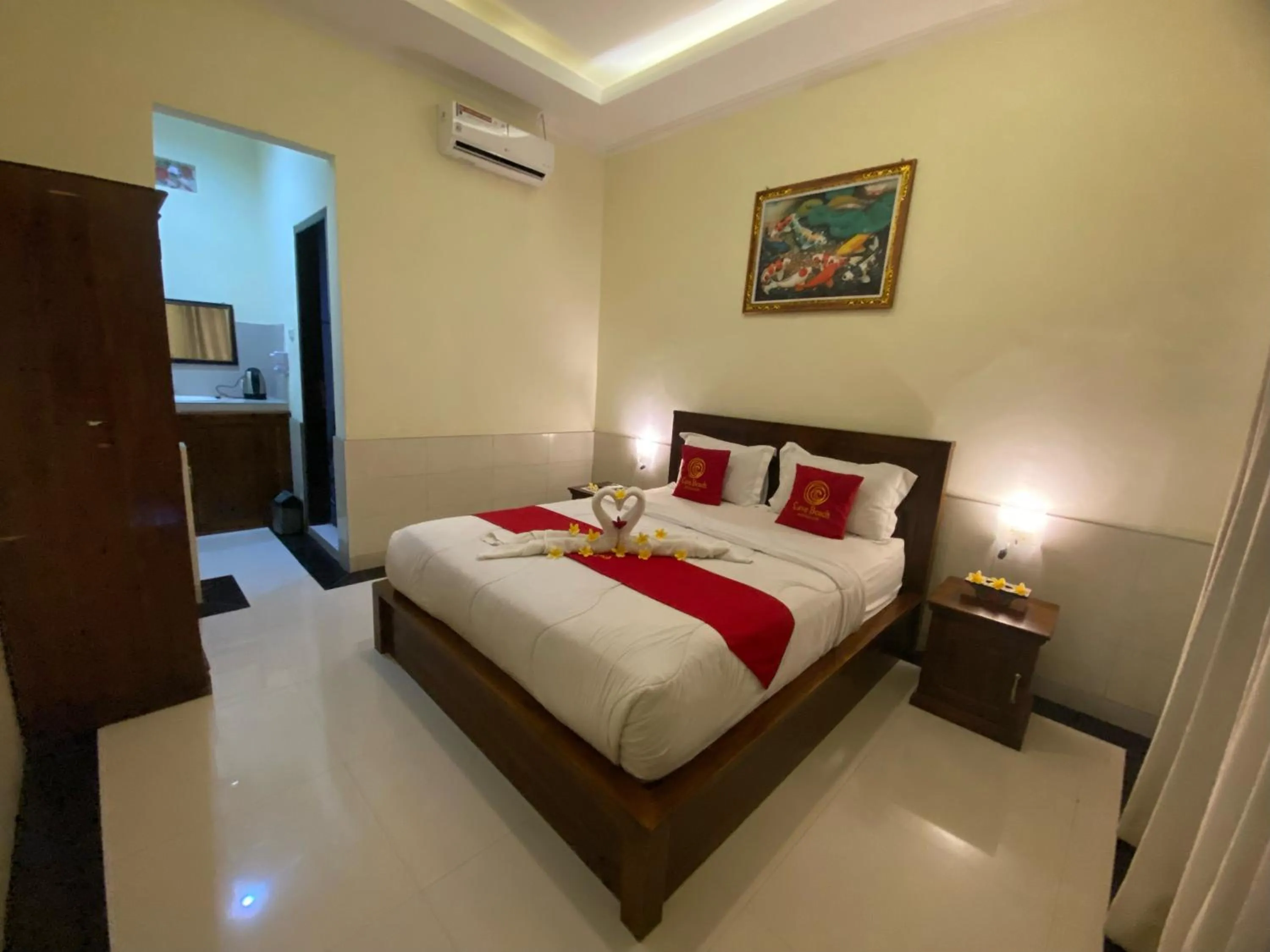 Restaurant/places to eat, Bed in Cave Beach Bungalow