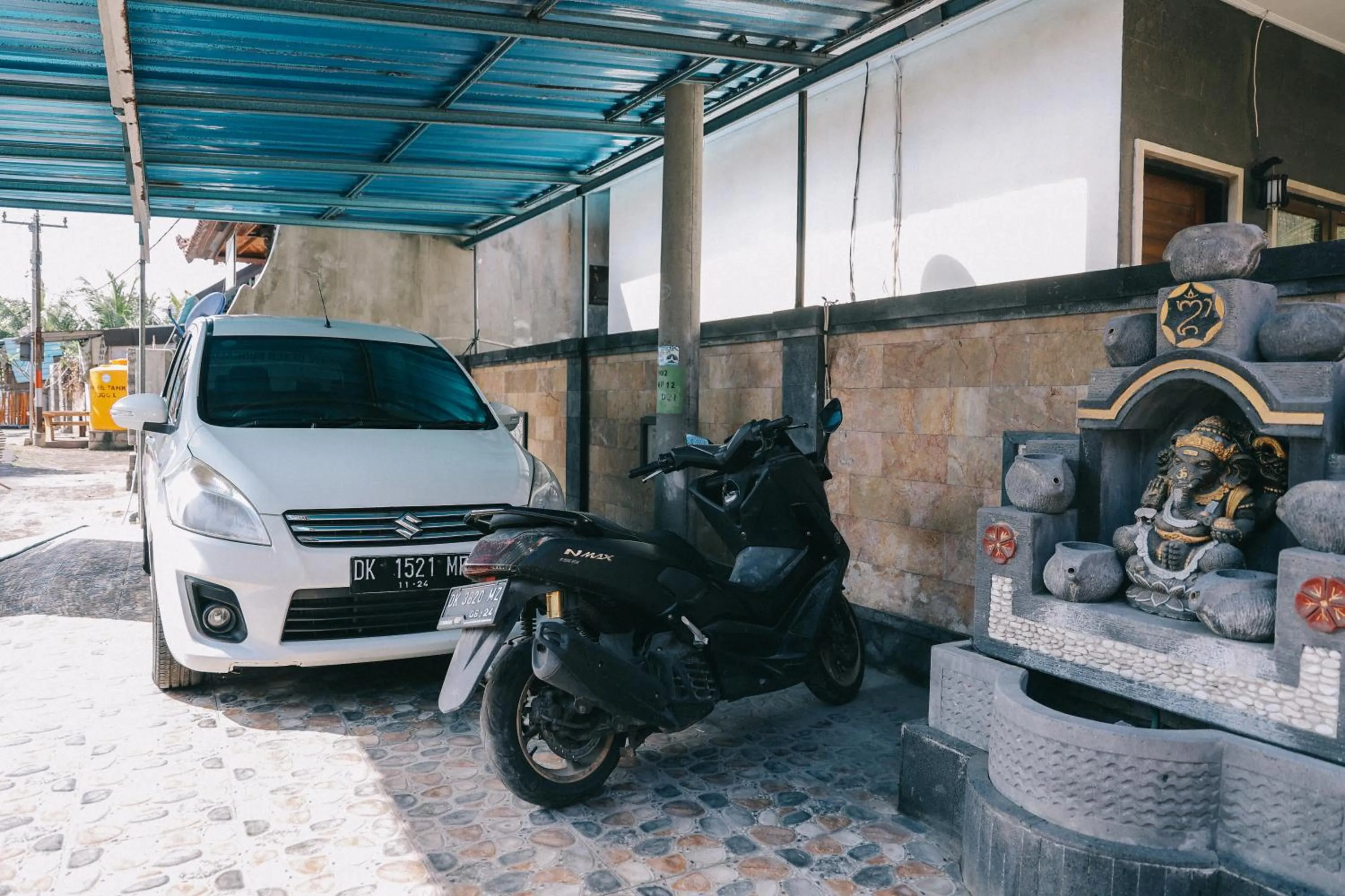 Day in Cave Beach Bungalow