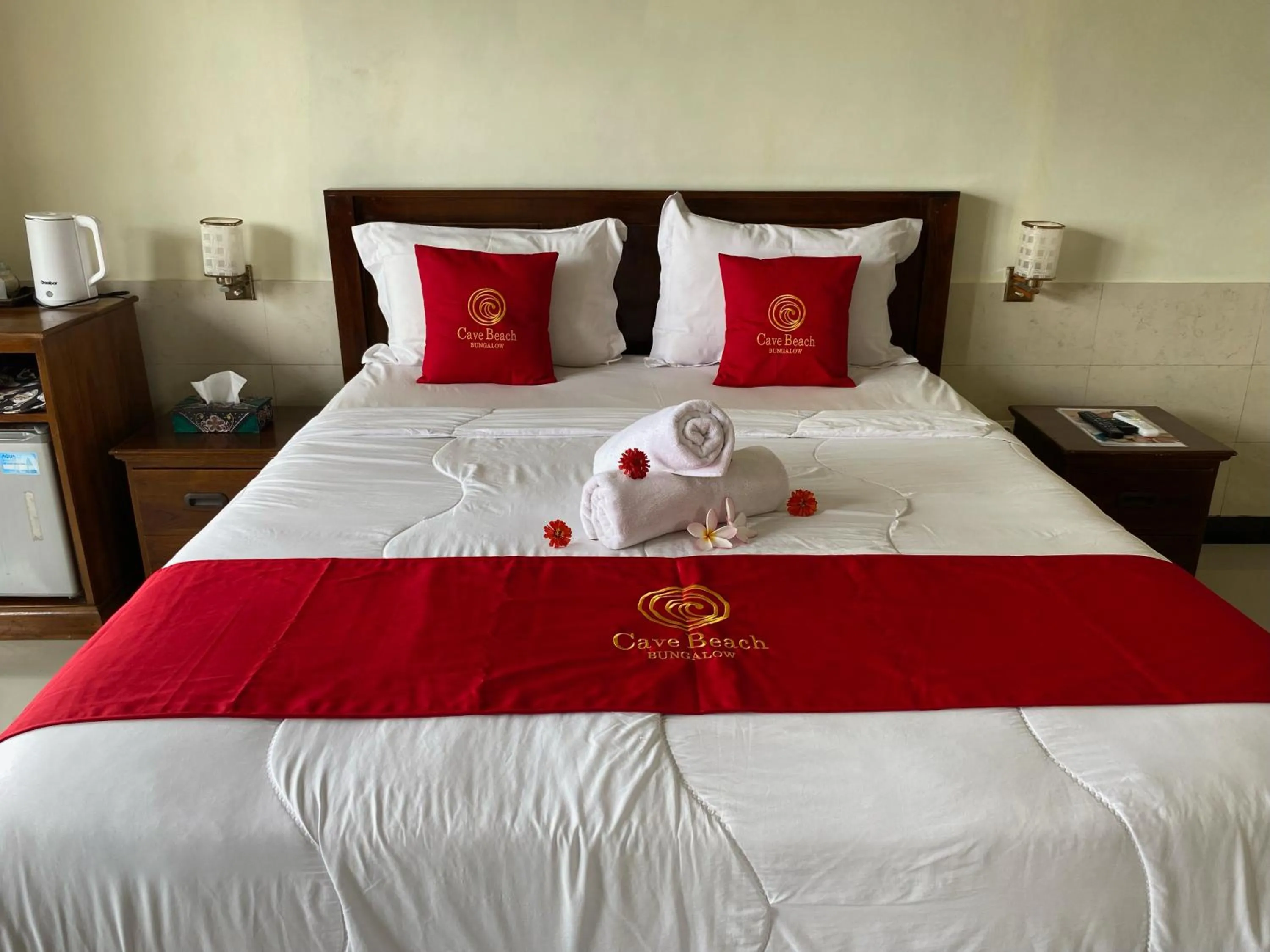 Photo of the whole room, Bed in Cave Beach Bungalow