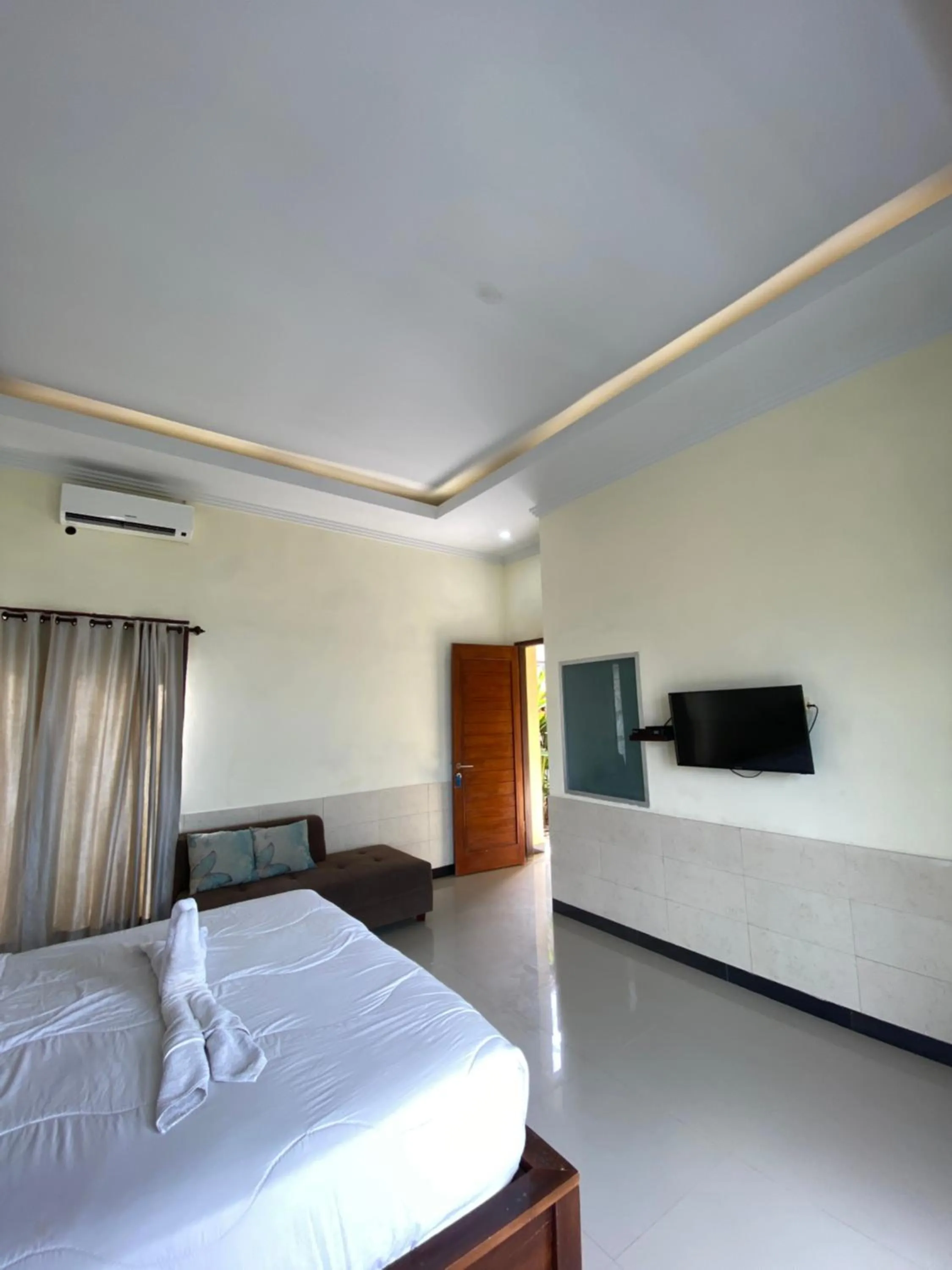 Bed in Cave Beach Bungalow