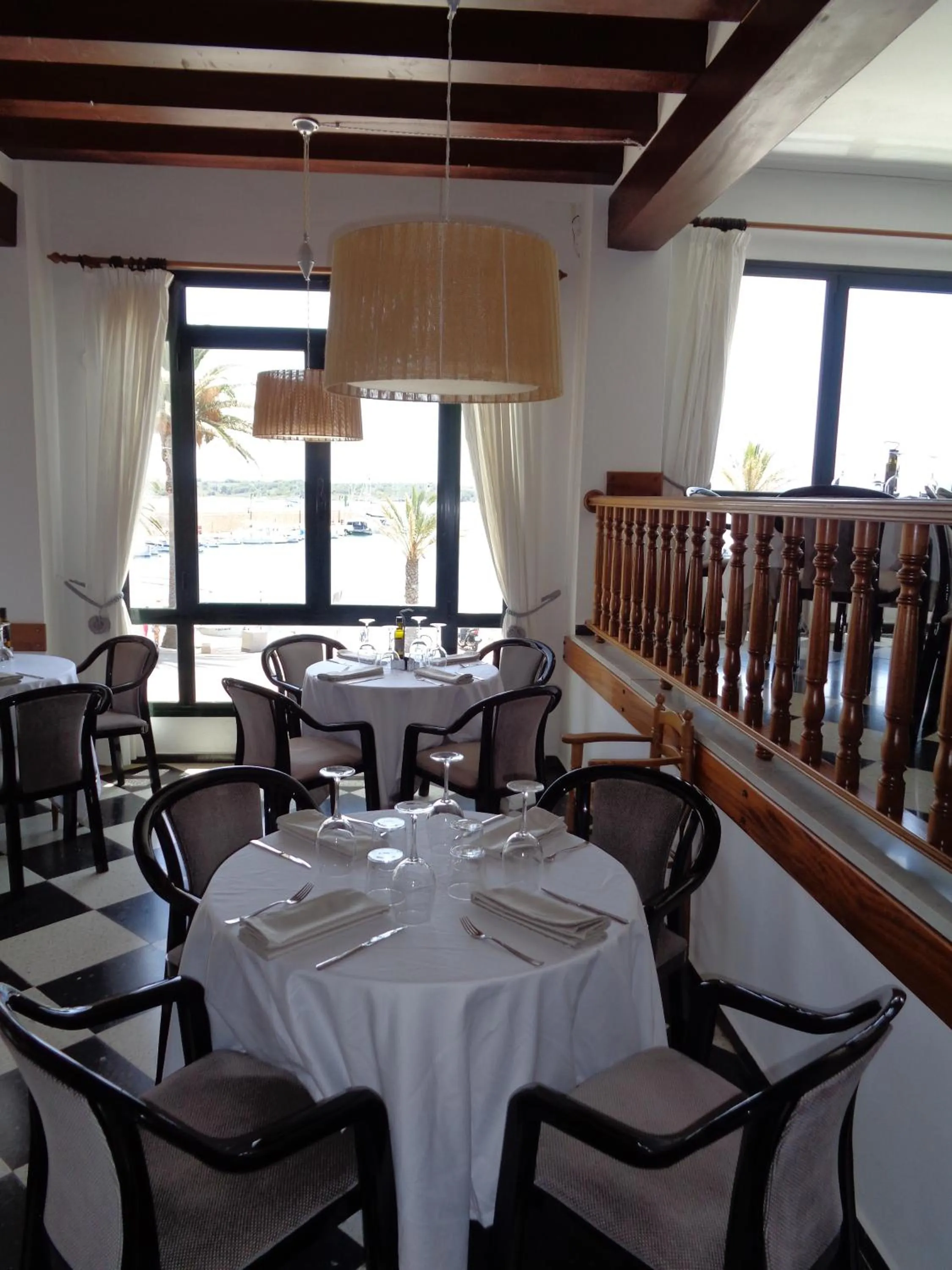 Restaurant/places to eat in Hostal S'Algaret