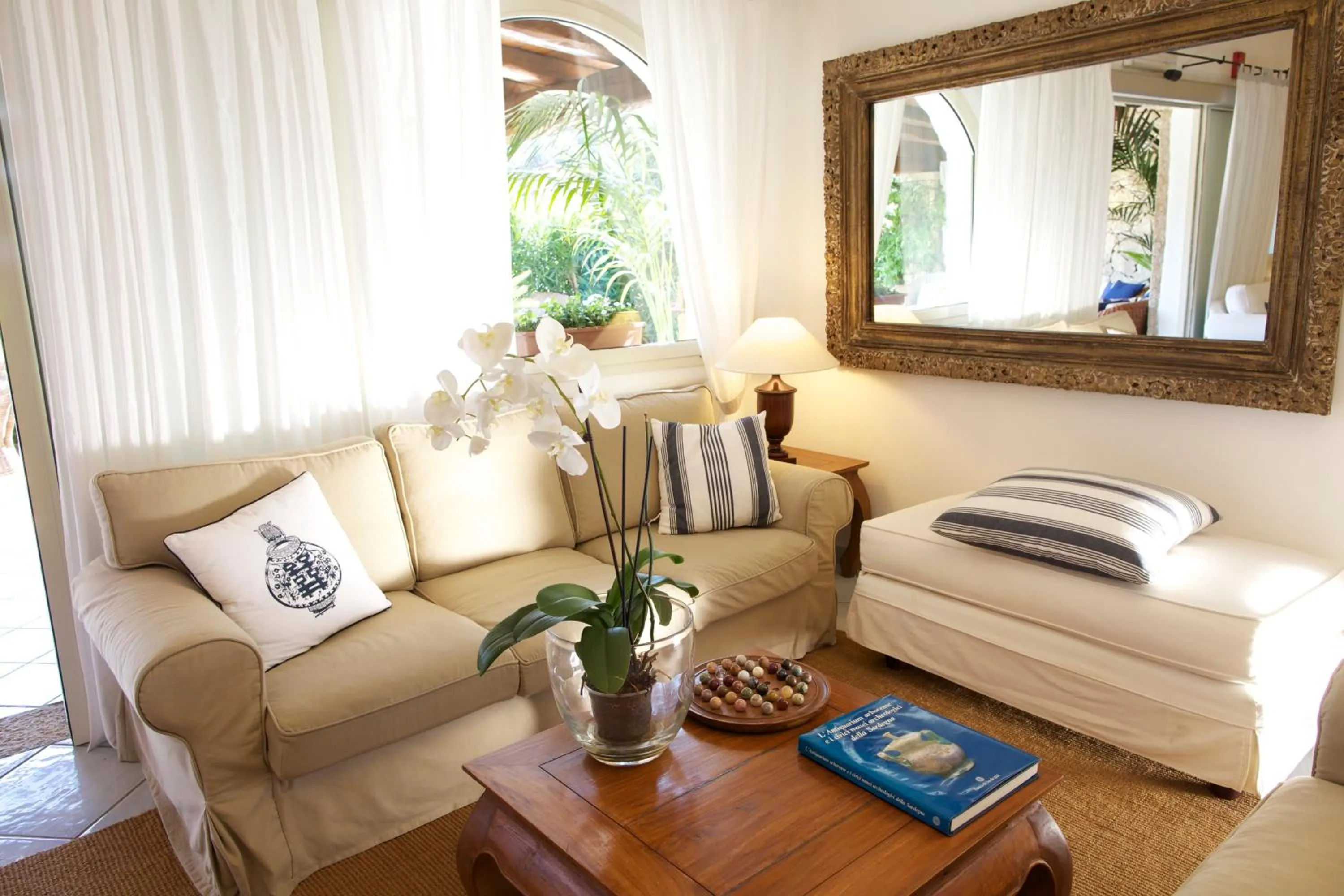 Lounge or bar in Boutique Hotel Su Sergenti