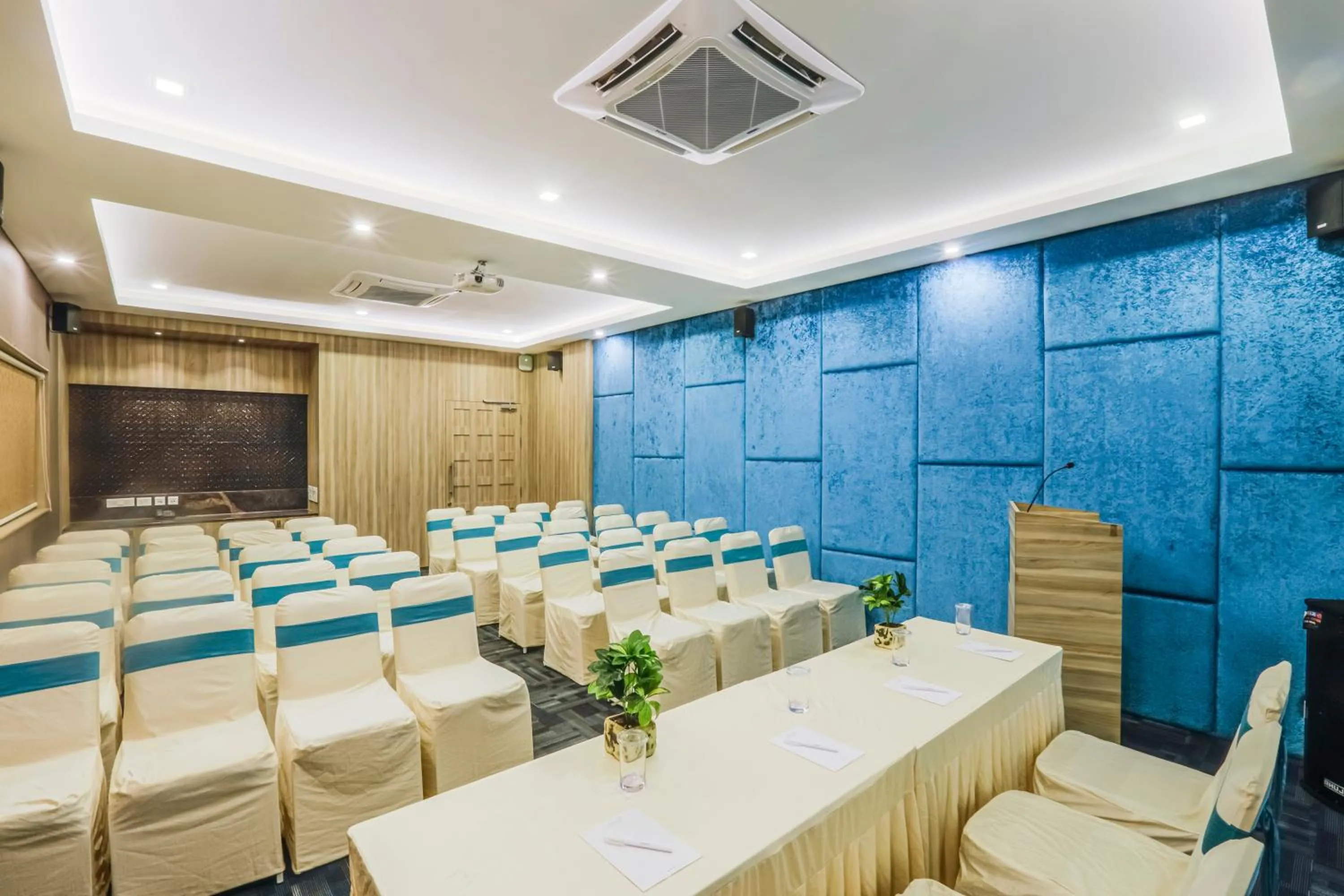 Meeting/conference room in Floressa Randa Business Hotel