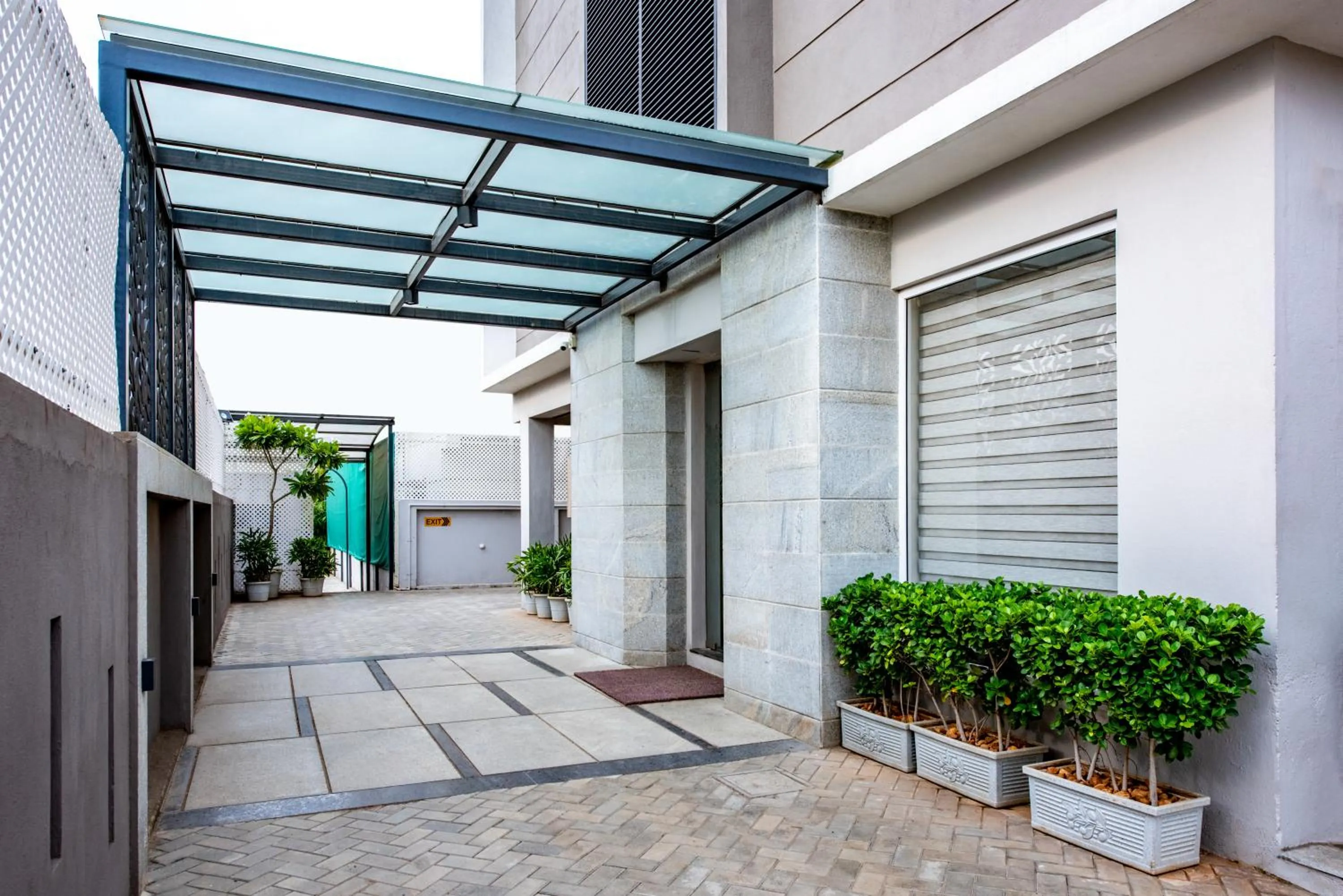 Facade/entrance in Floressa Randa Business Hotel