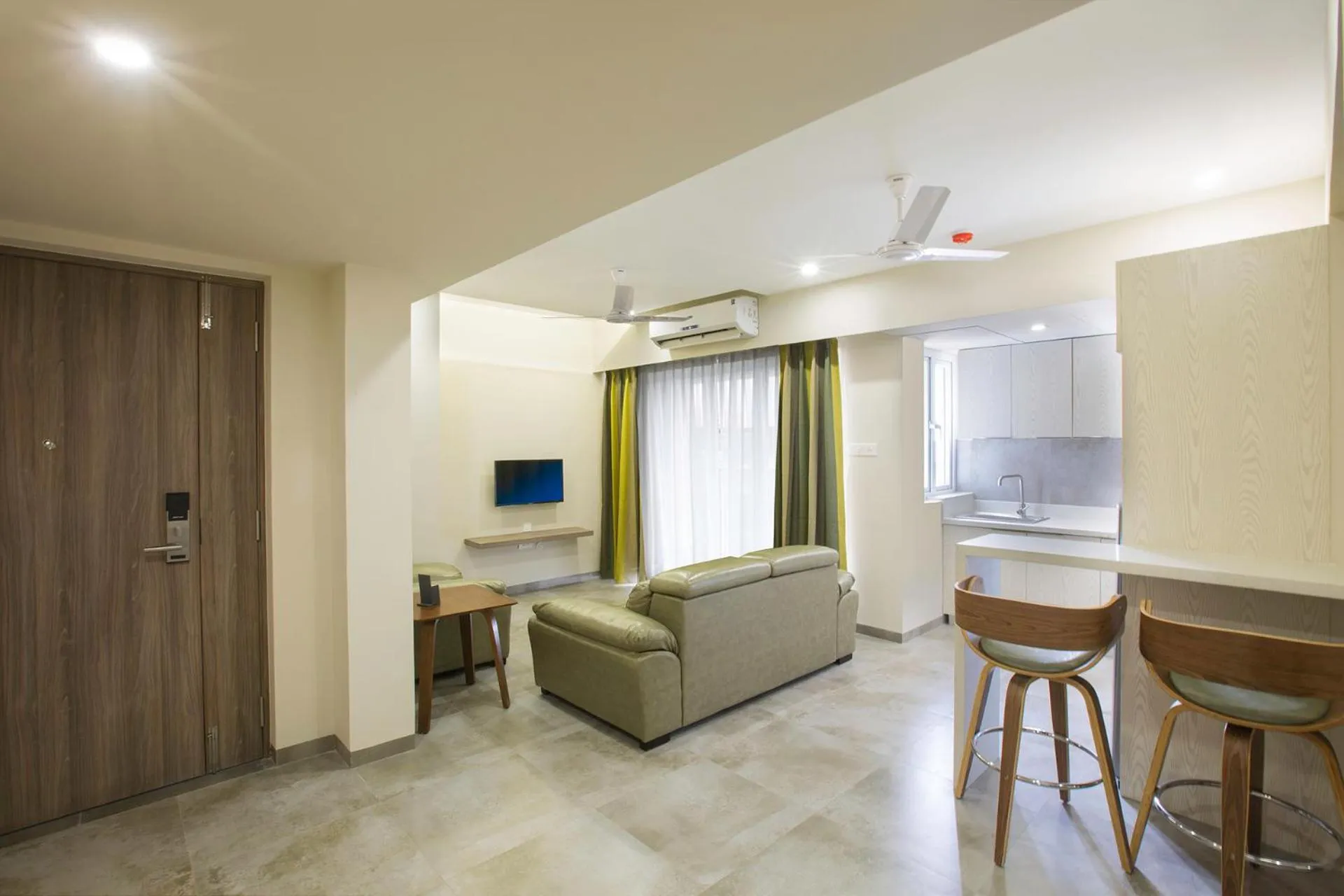 Communal lounge/ TV room in Floressa Randa Business Hotel