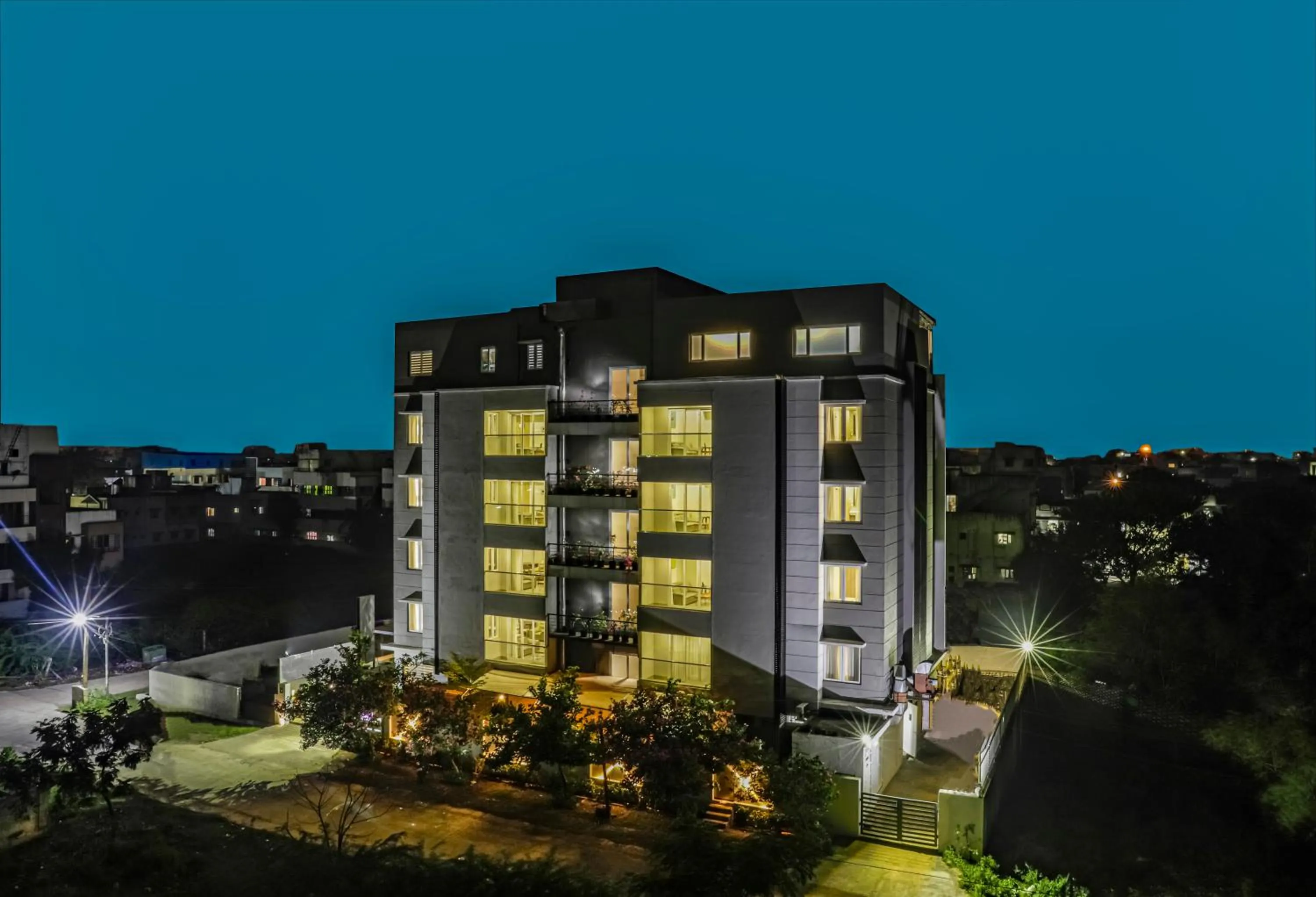 Property building in Floressa Randa Business Hotel