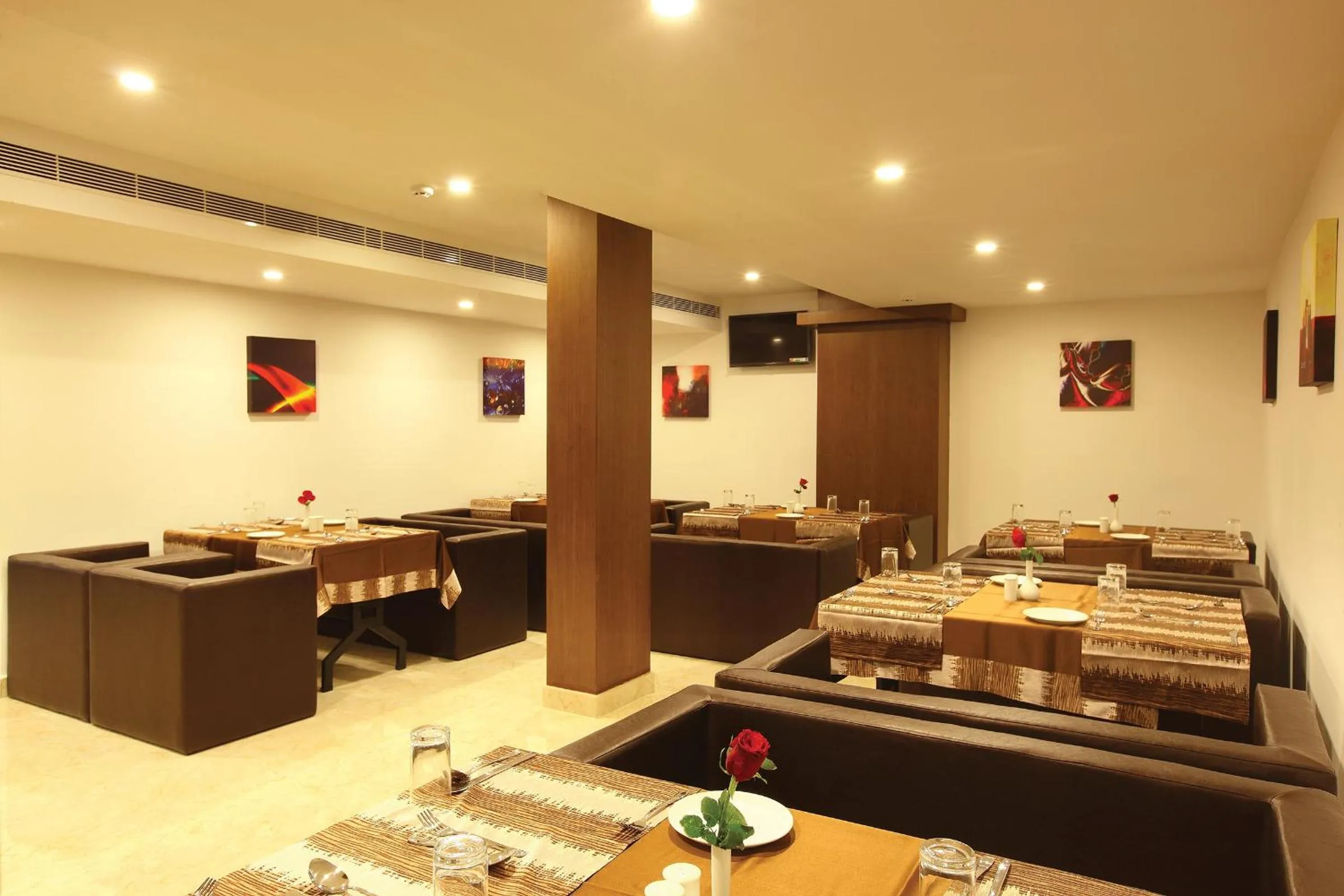 Restaurant/places to eat in Hotel Park Residency Kozhencherry