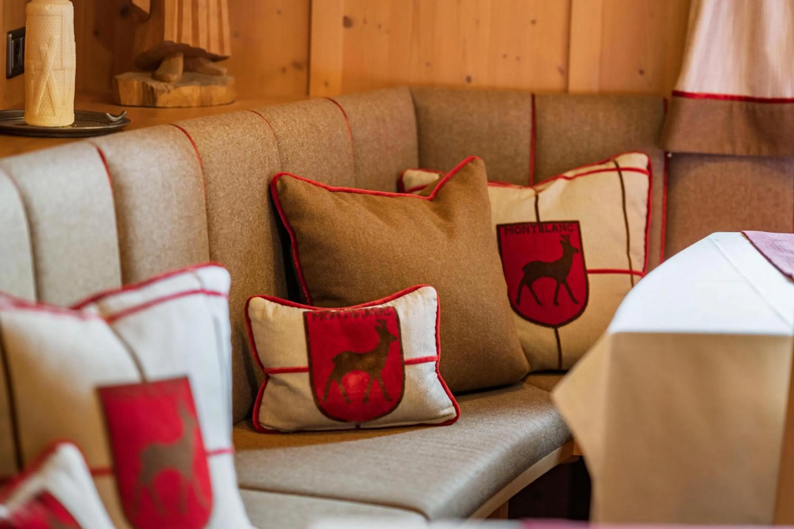 Communal lounge/ TV room in Hotel Eller