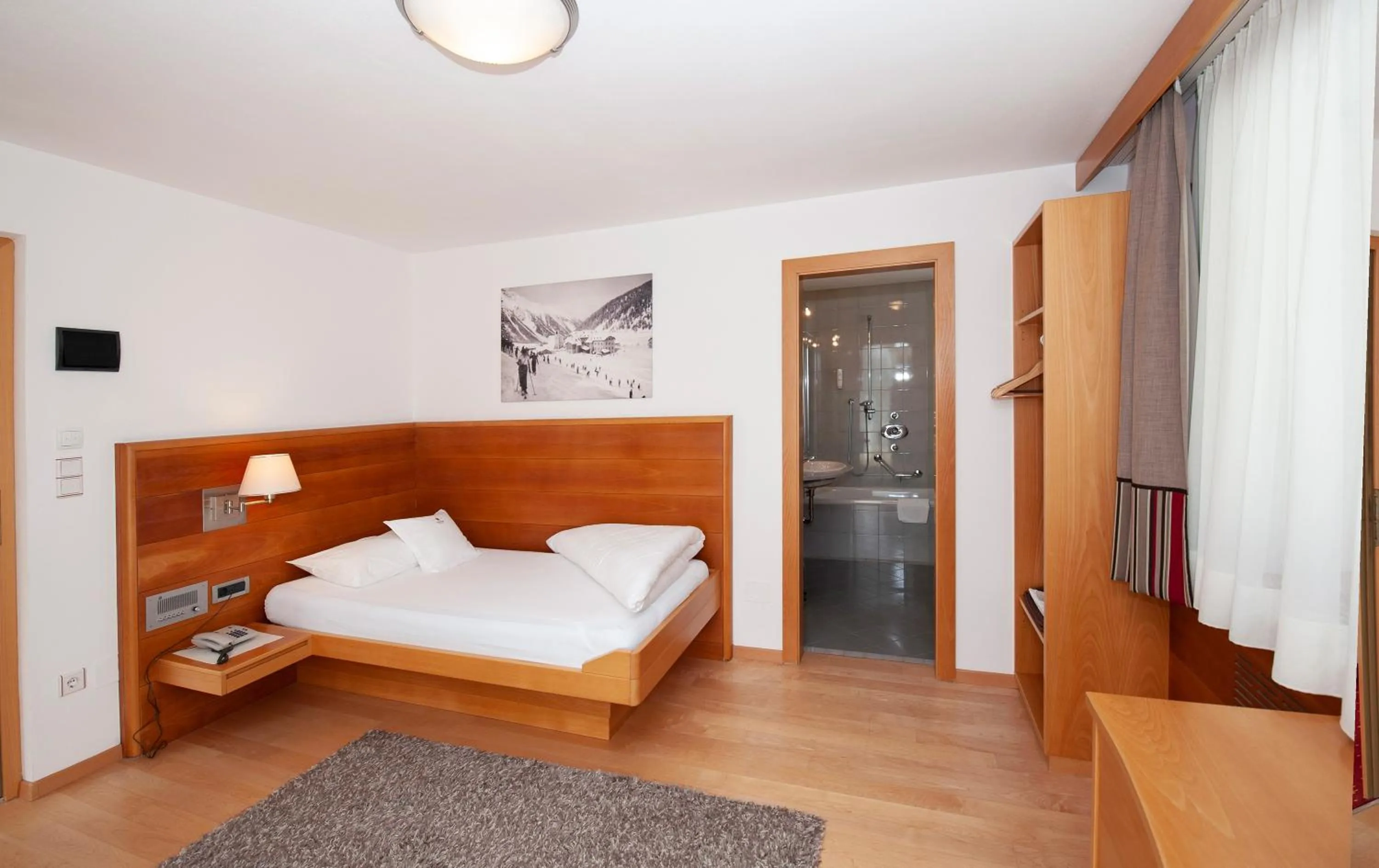 Photo of the whole room, Bed in Hotel Eller