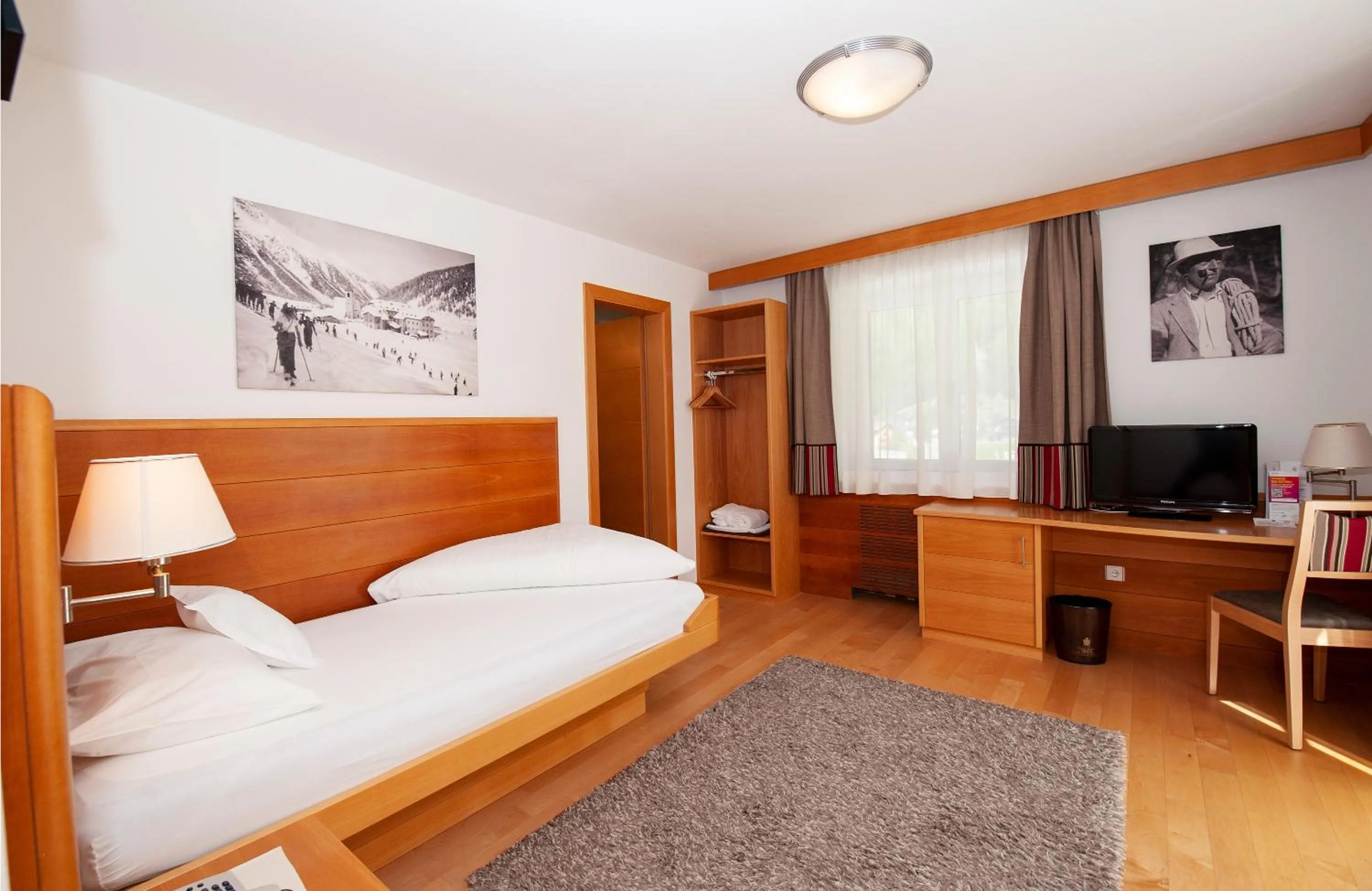 Photo of the whole room, Bed in Hotel Eller