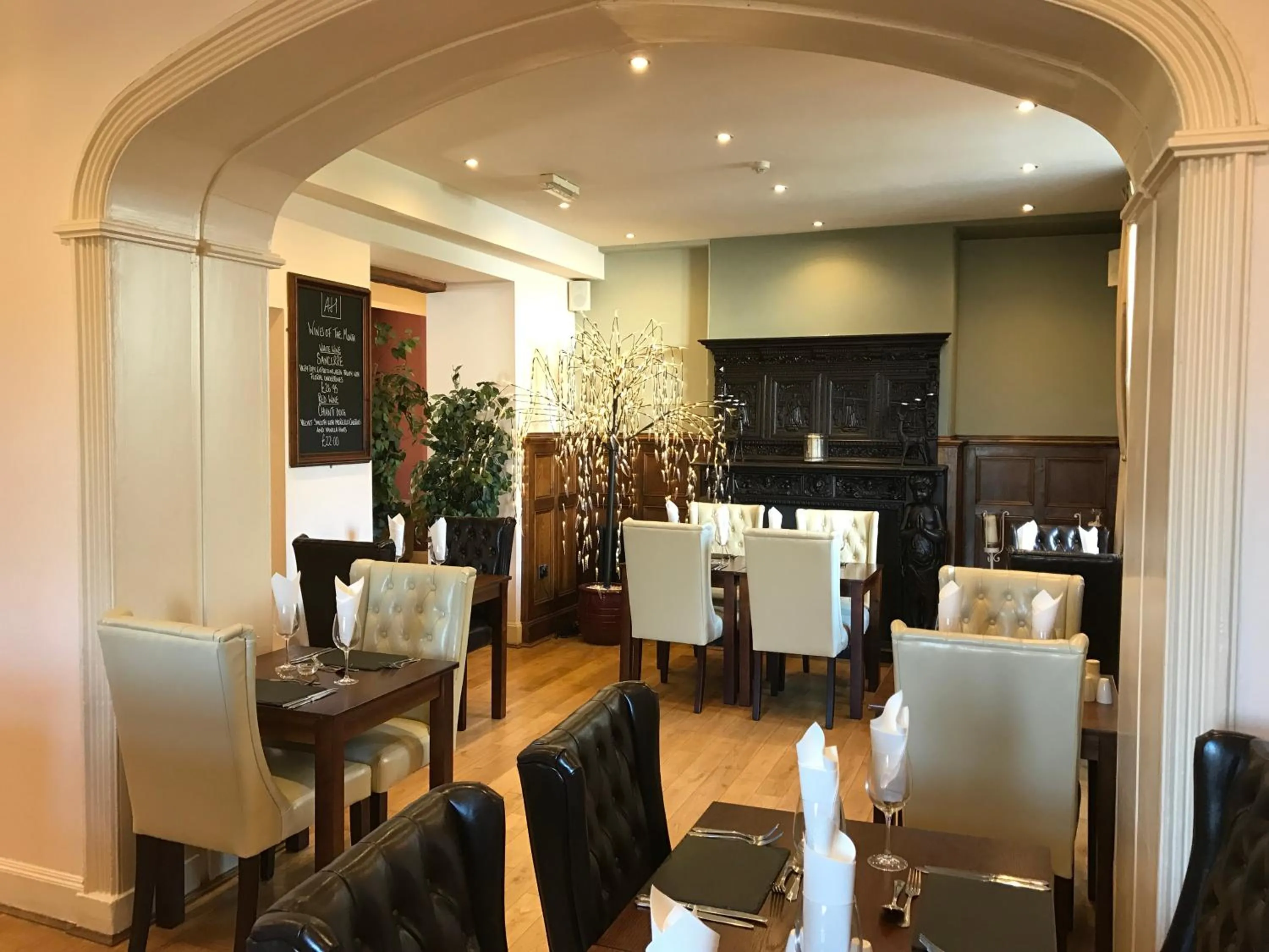 Restaurant/places to eat in Aberdunant Hall Holiday Park