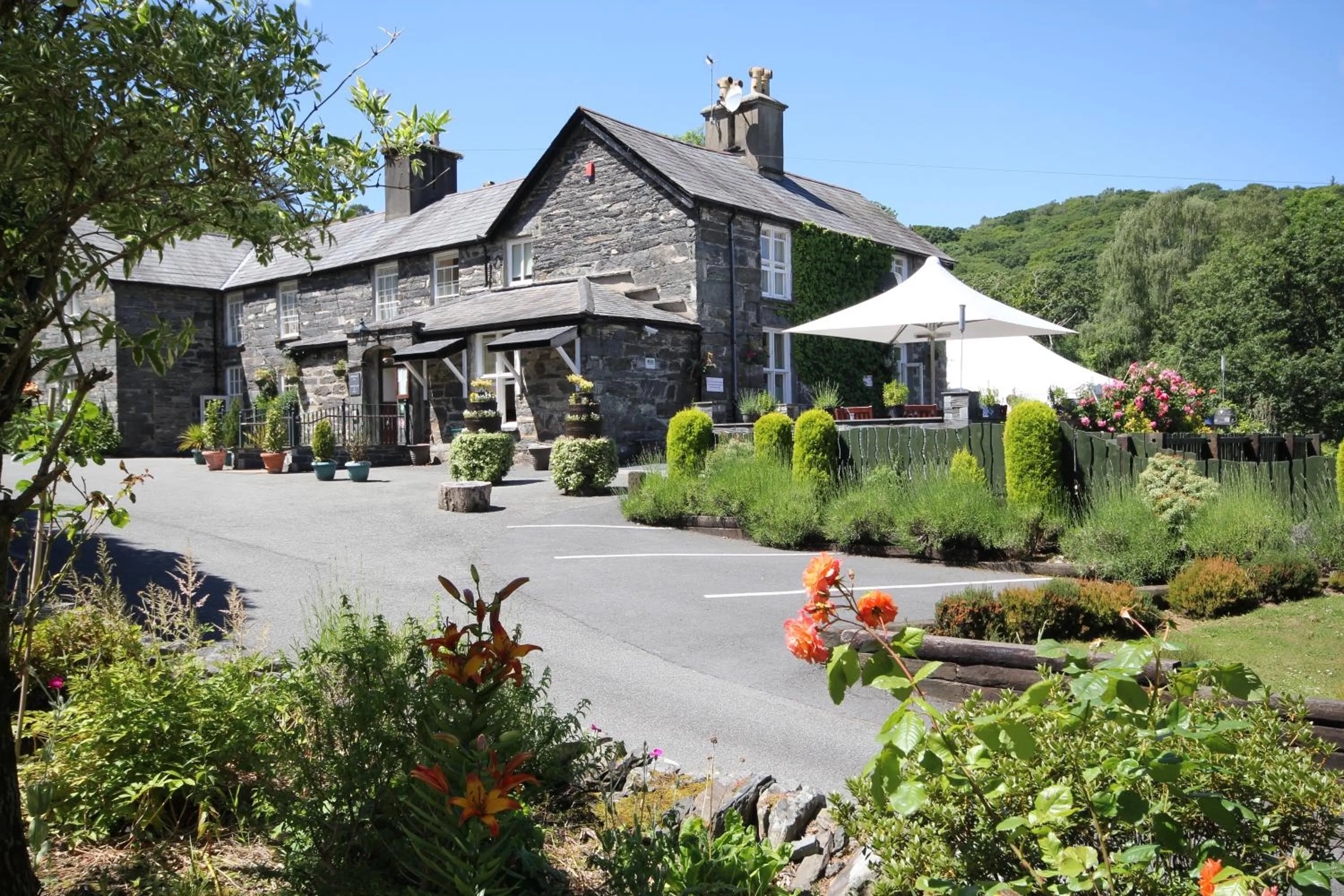 Restaurant/places to eat in Aberdunant Hall Holiday Park