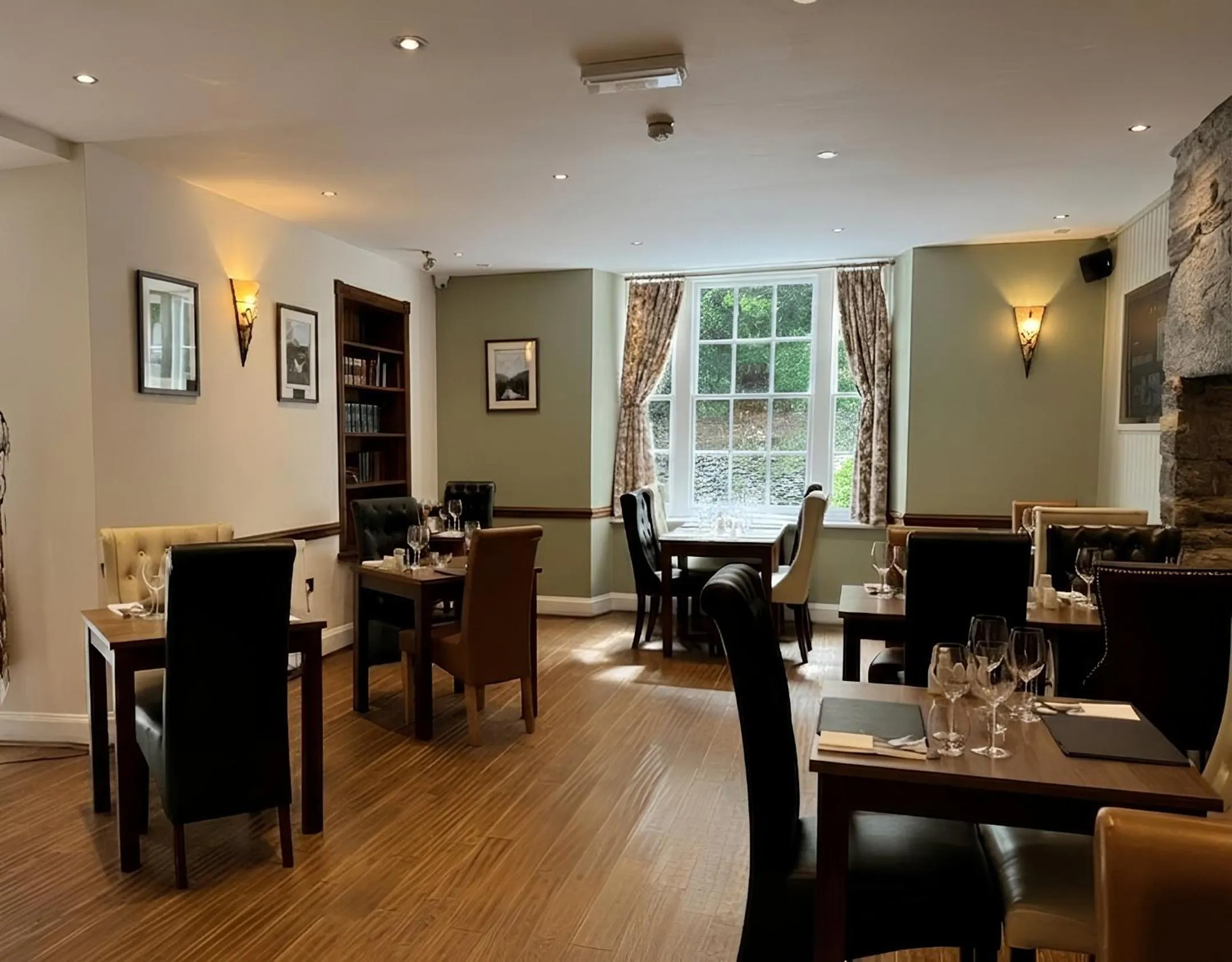 Restaurant/places to eat in Aberdunant Hall Holiday Park