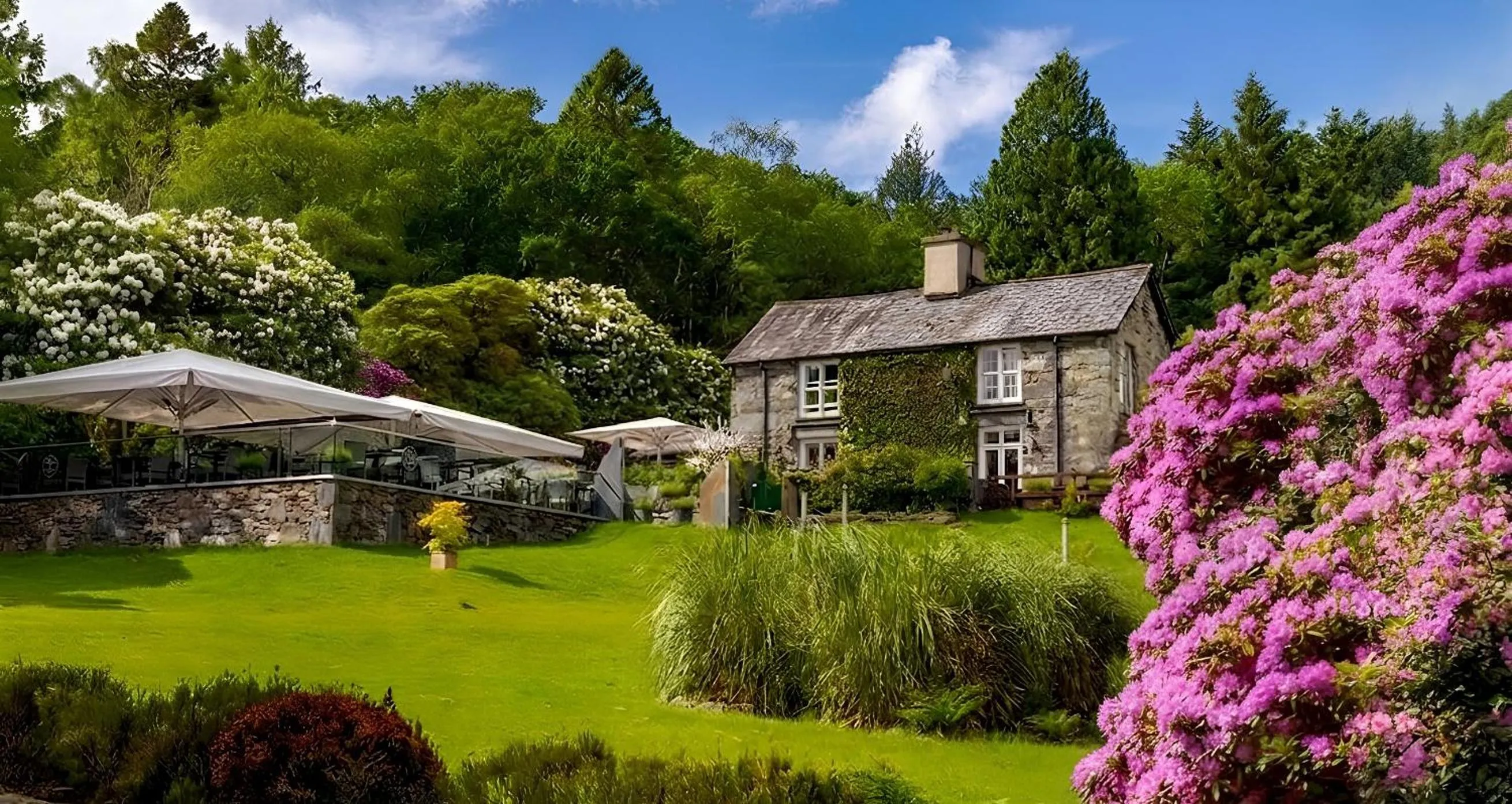 Property building in Aberdunant Hall Holiday Park
