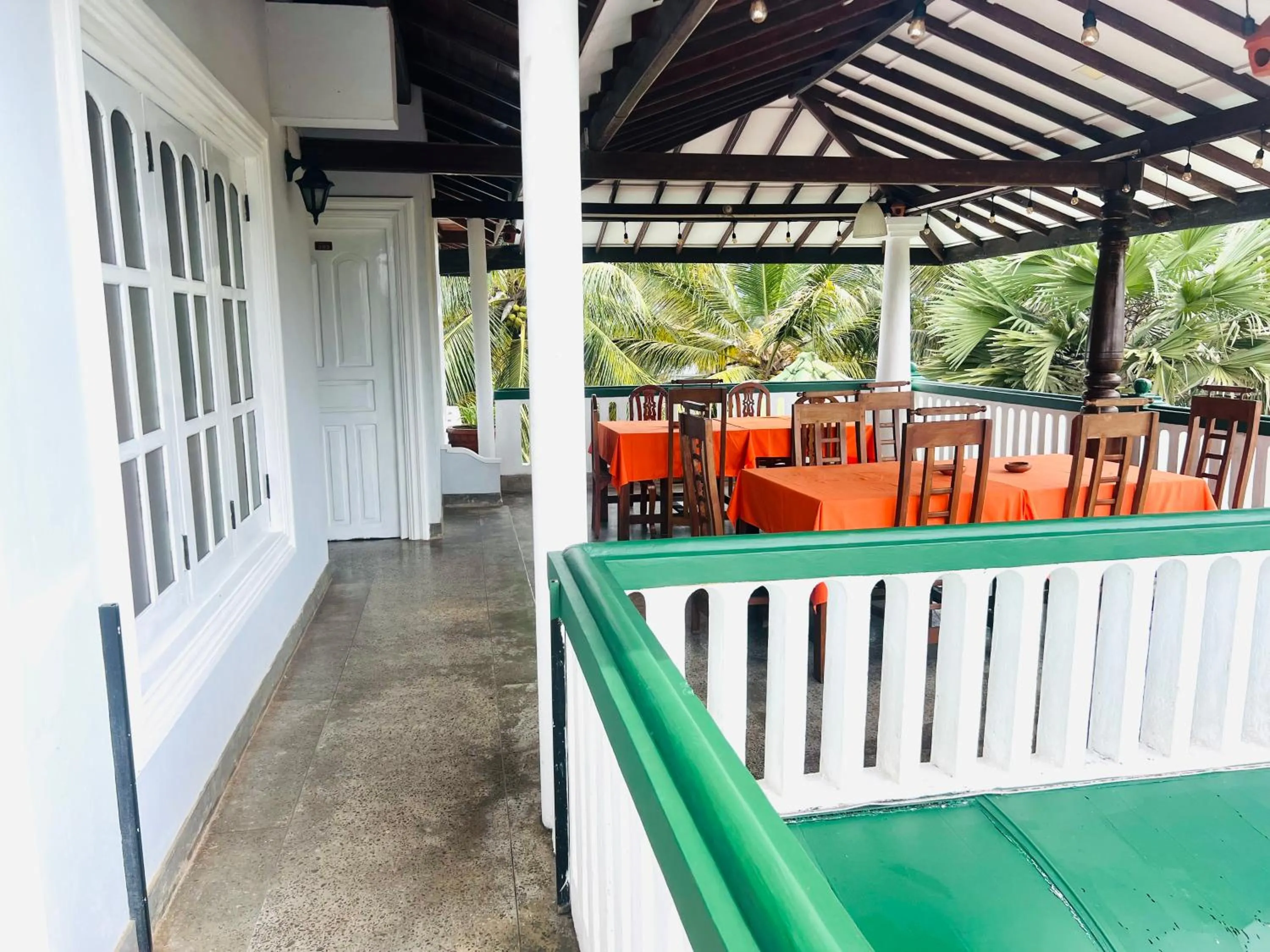 Island House Hiriketiya