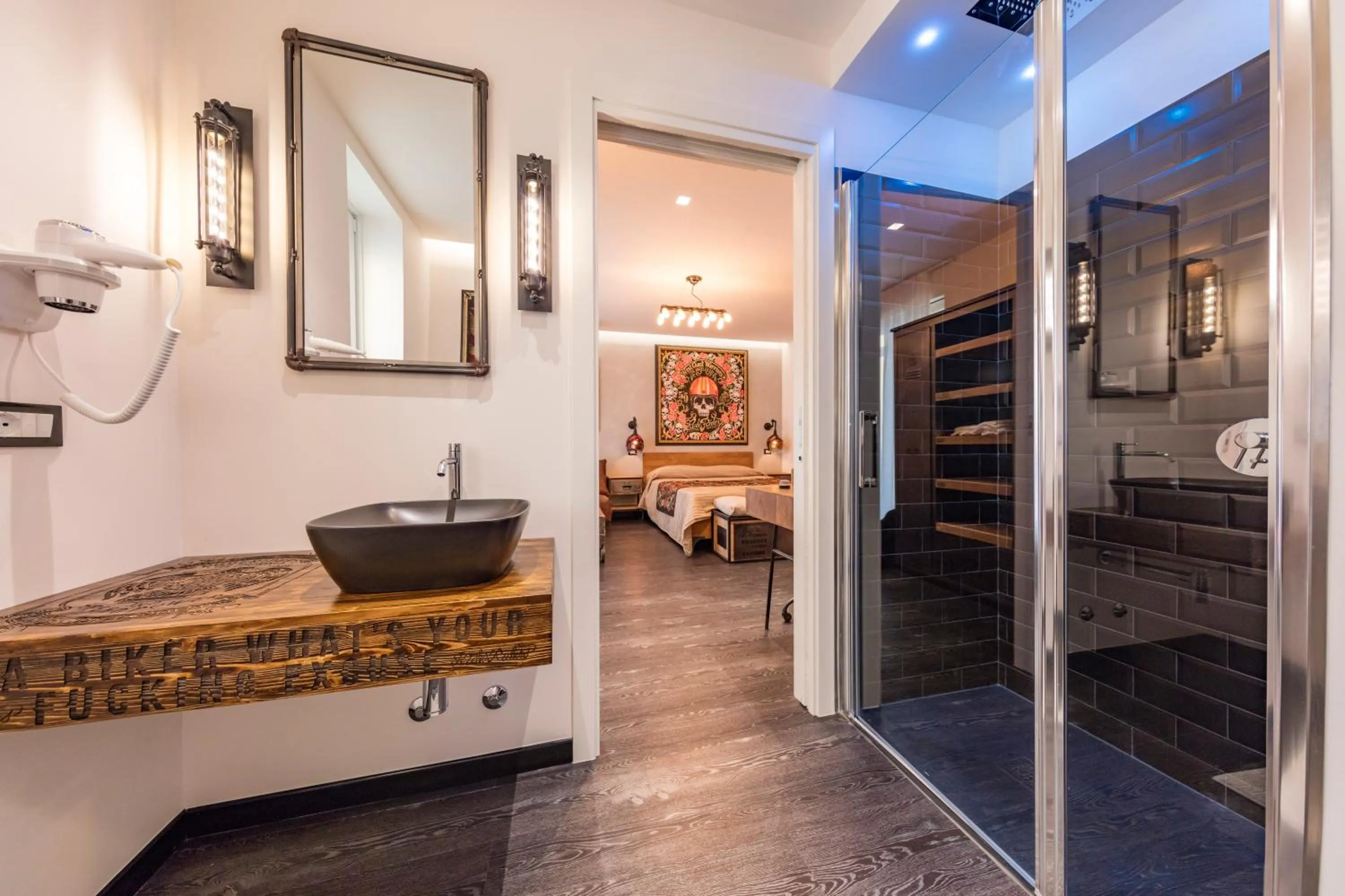 Bathroom, Bed in Hotel Castiglione