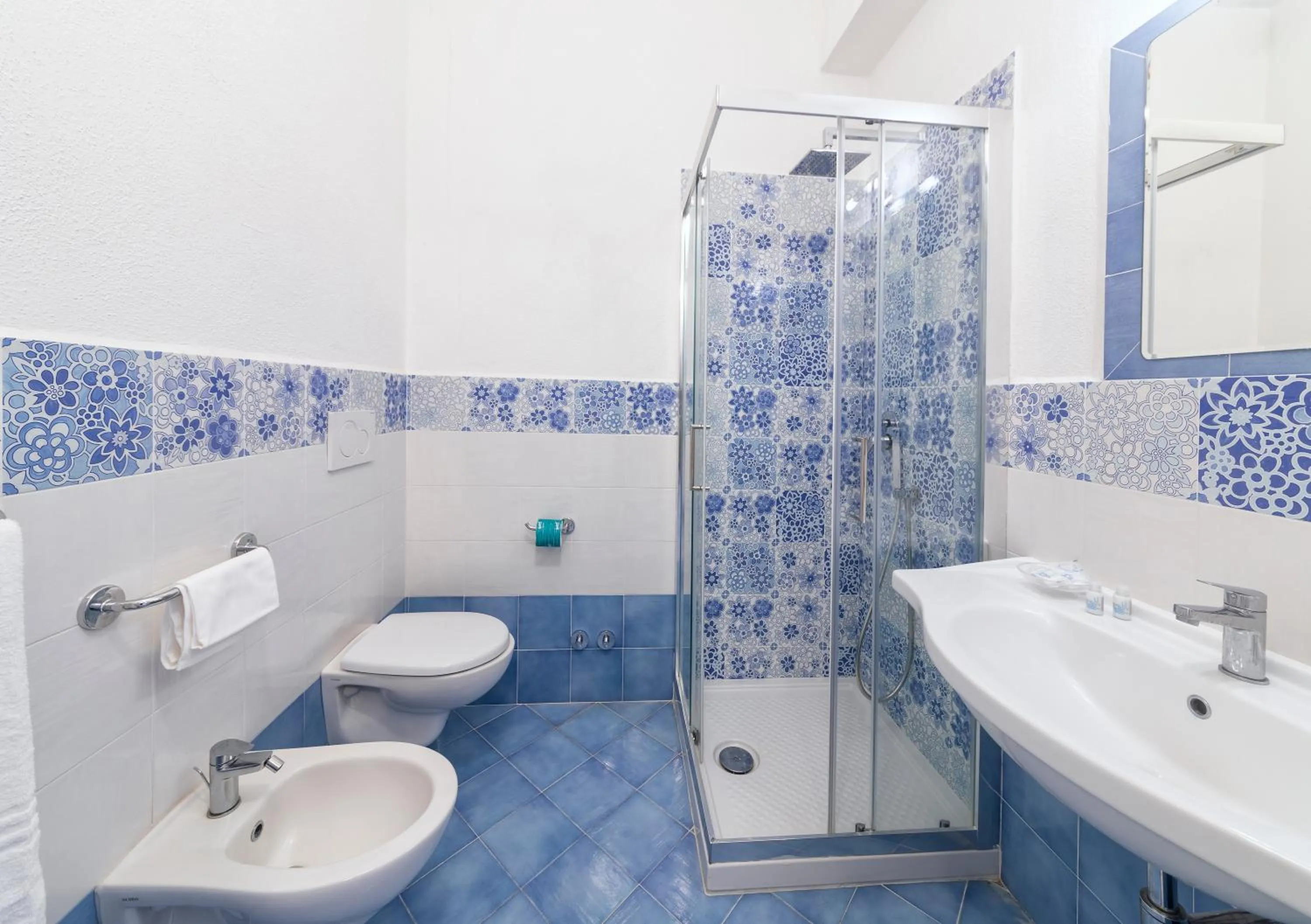 Shower in Hotel Oasi Castiglione