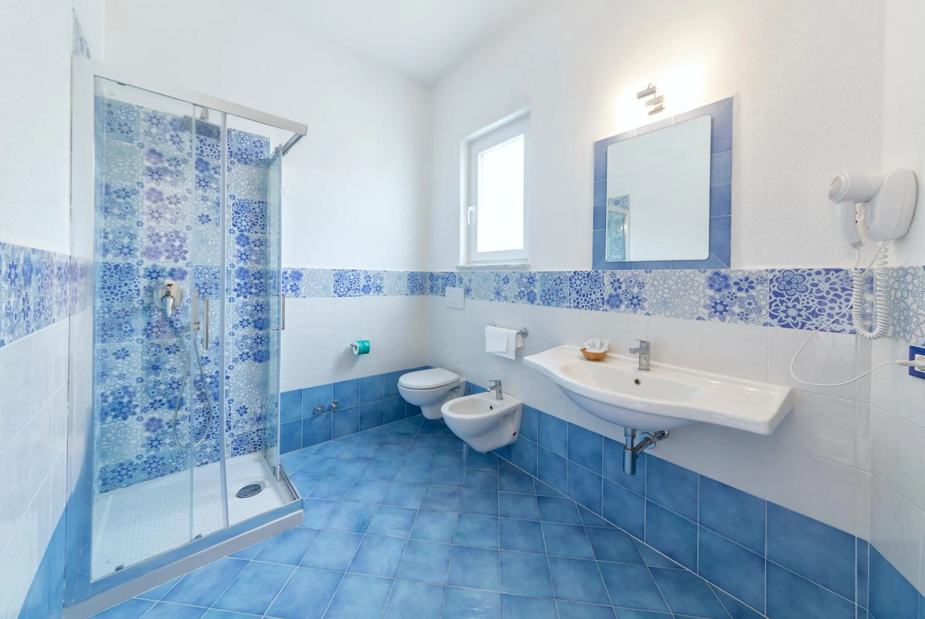 Shower in Hotel Oasi Castiglione