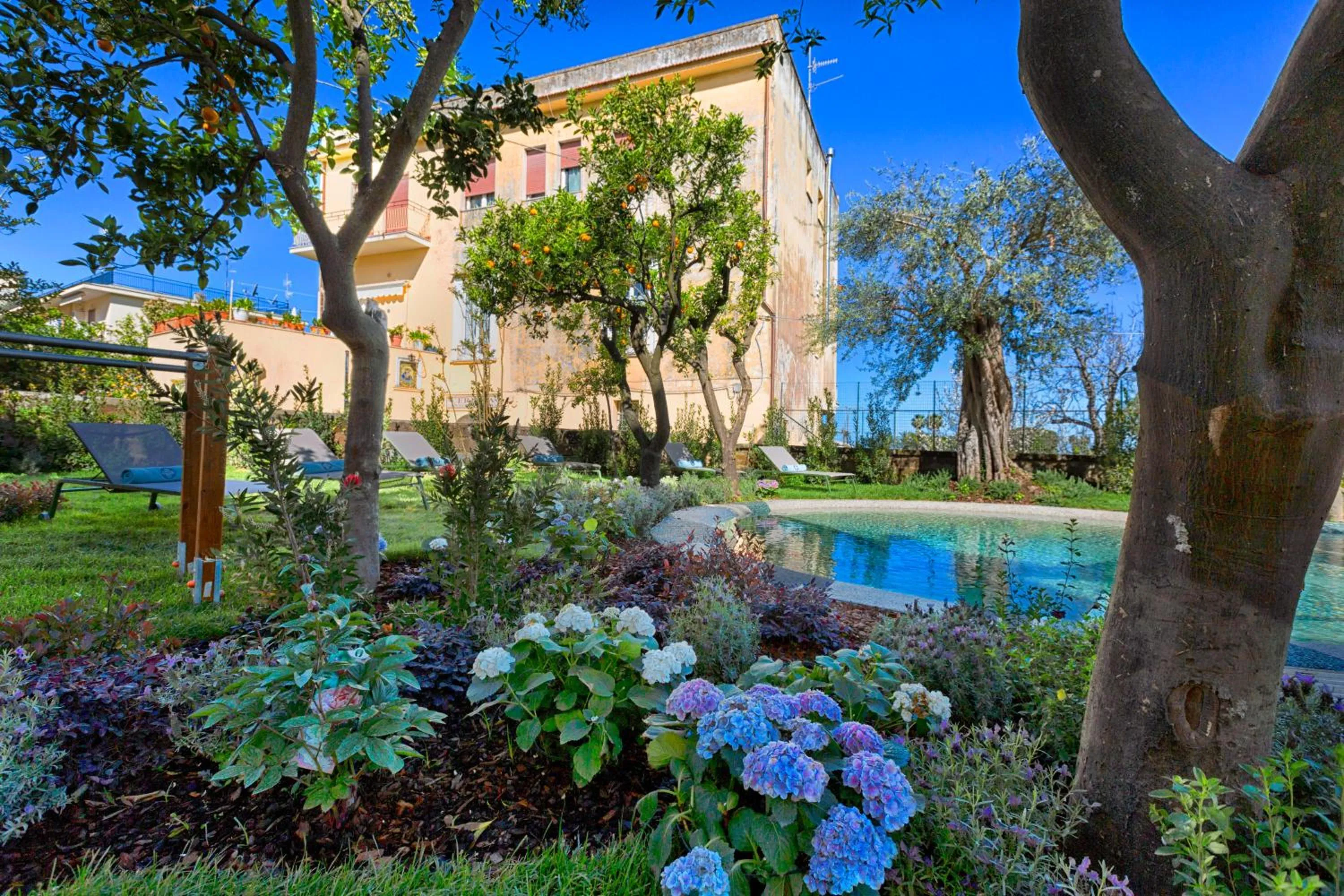 Garden in Unconventional Sorrento Coast