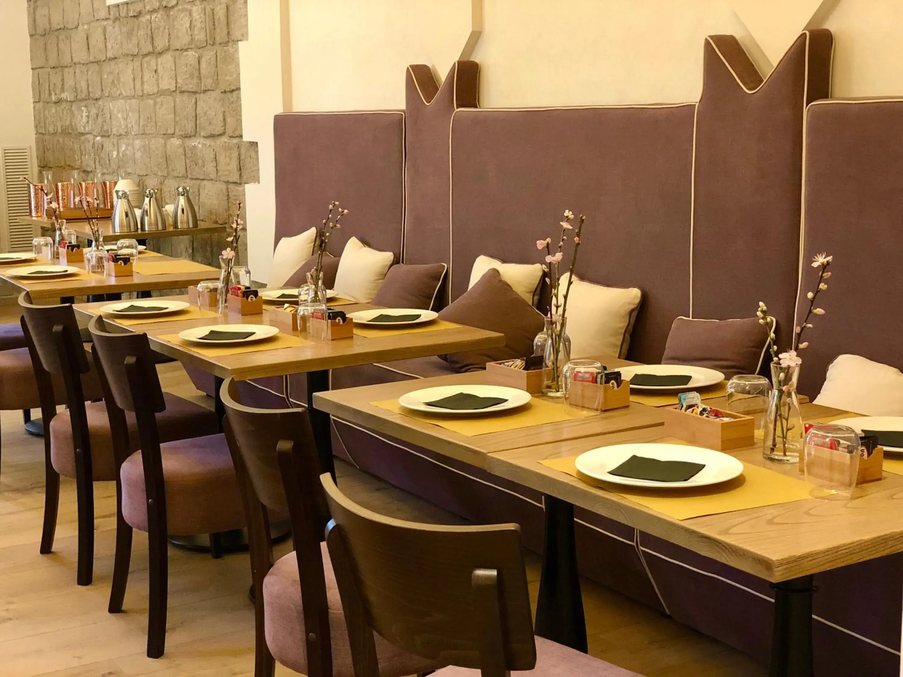 Lounge or bar in Unconventional Sorrento Coast Lounge or bar in Unconventional Sorrento Coast