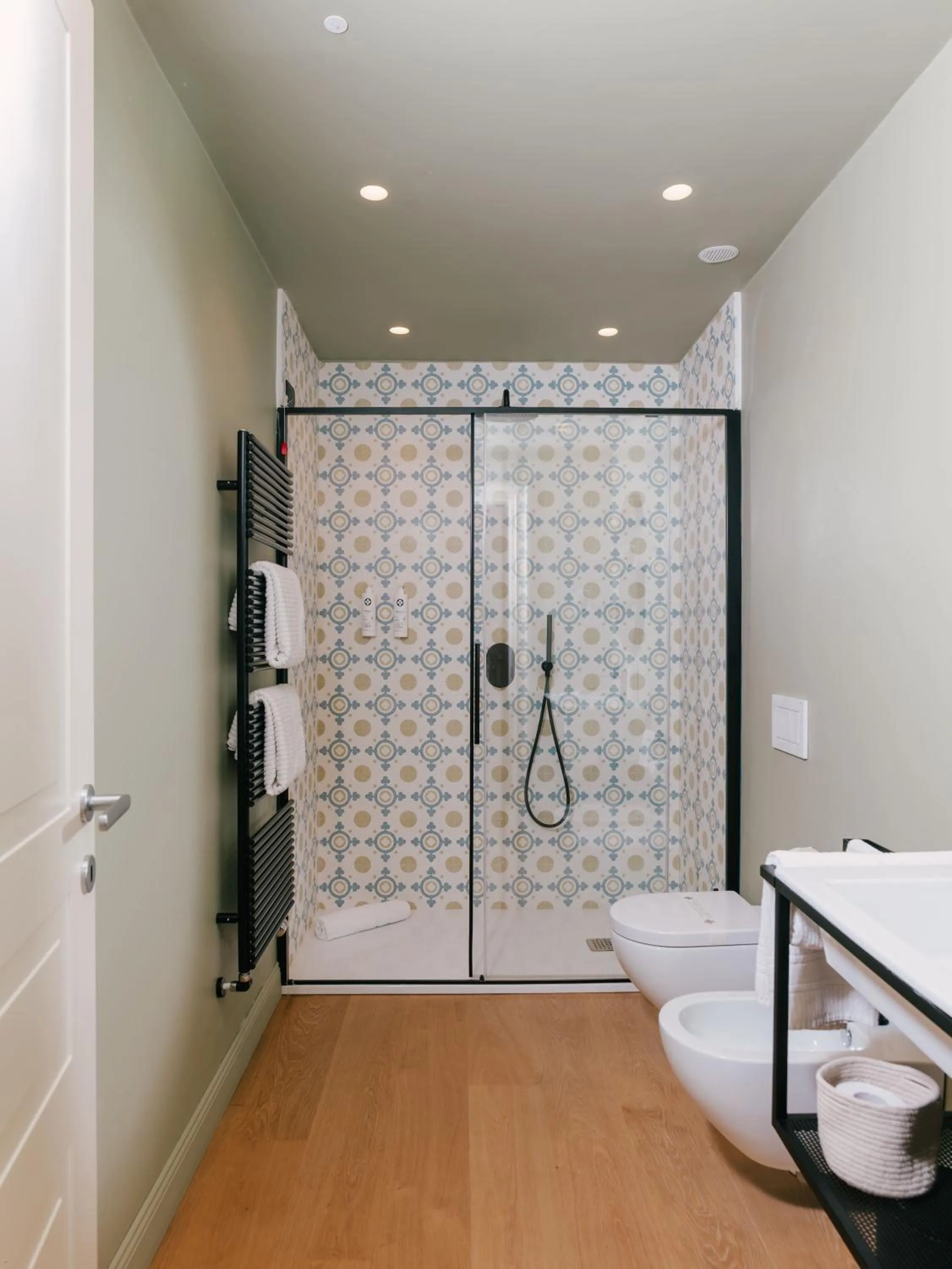 Shower in Unconventional Sorrento Coast