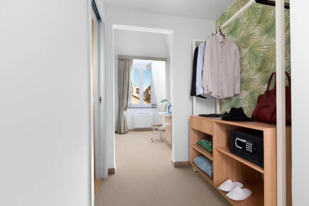 wardrobe, Bed in Unconventional Sorrento Coast