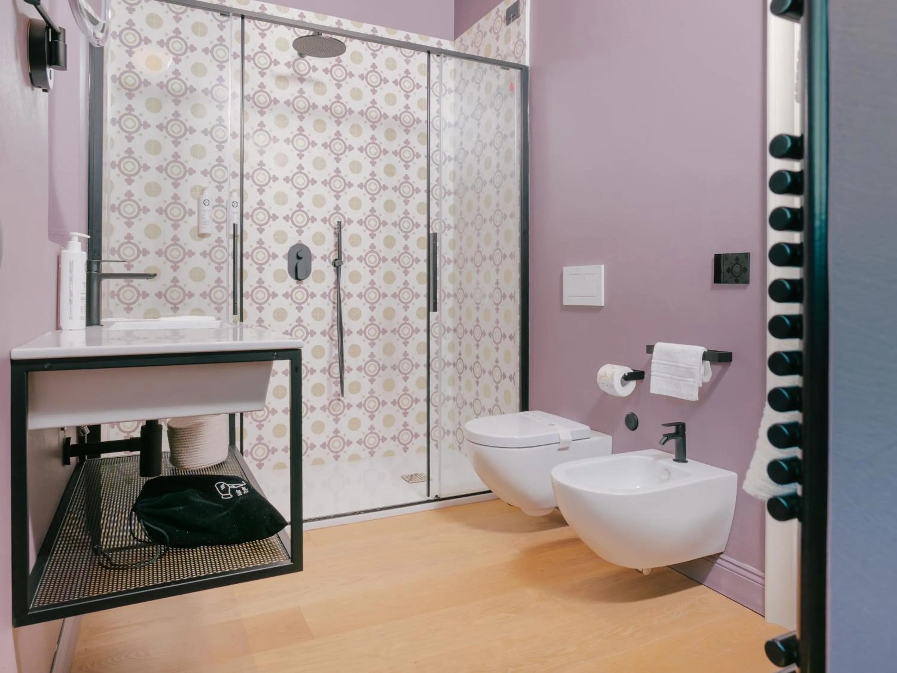 Shower in Unconventional Sorrento Coast