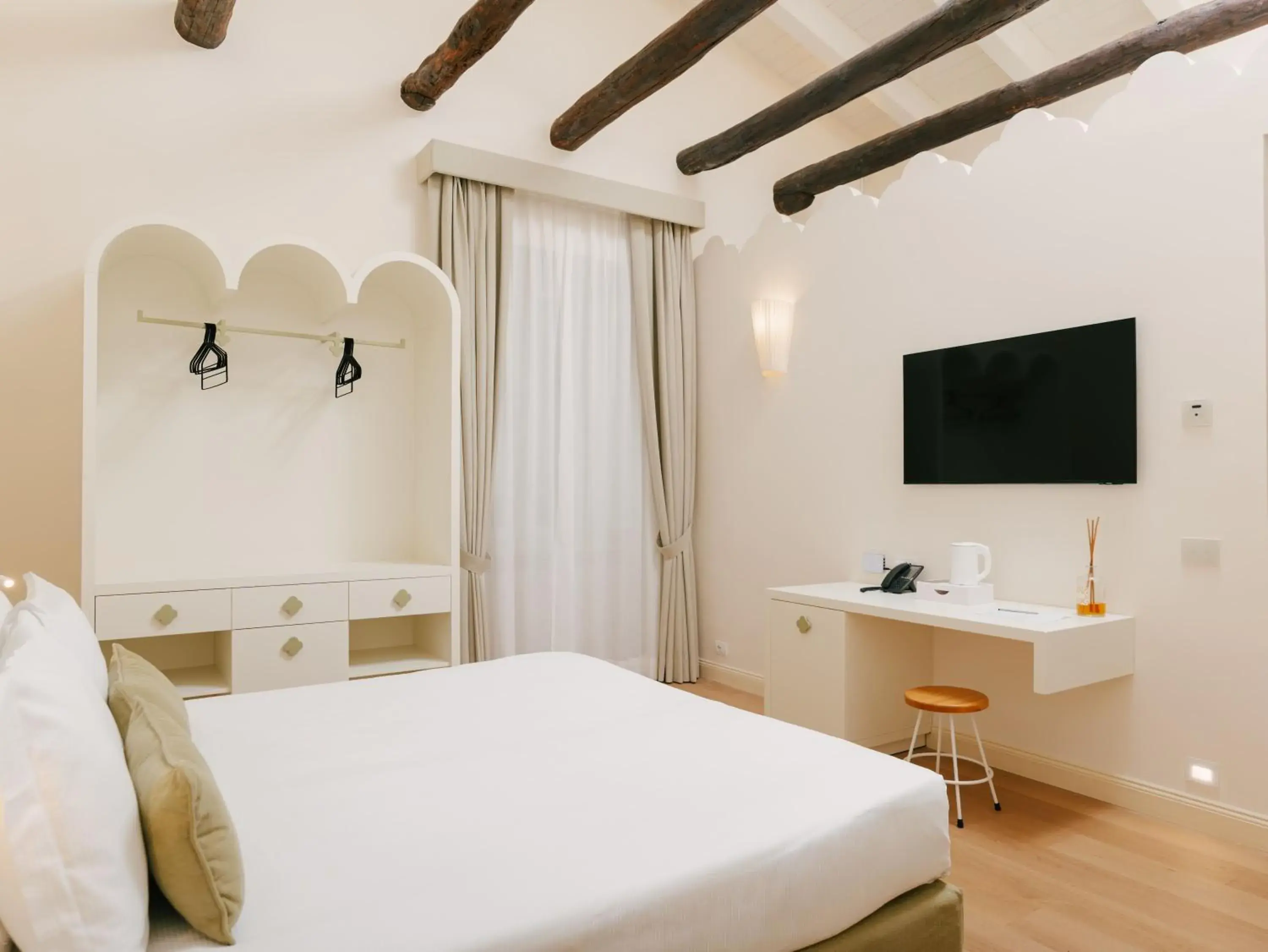 Bed in Unconventional Sorrento Coast Bed in Unconventional Sorrento Coast