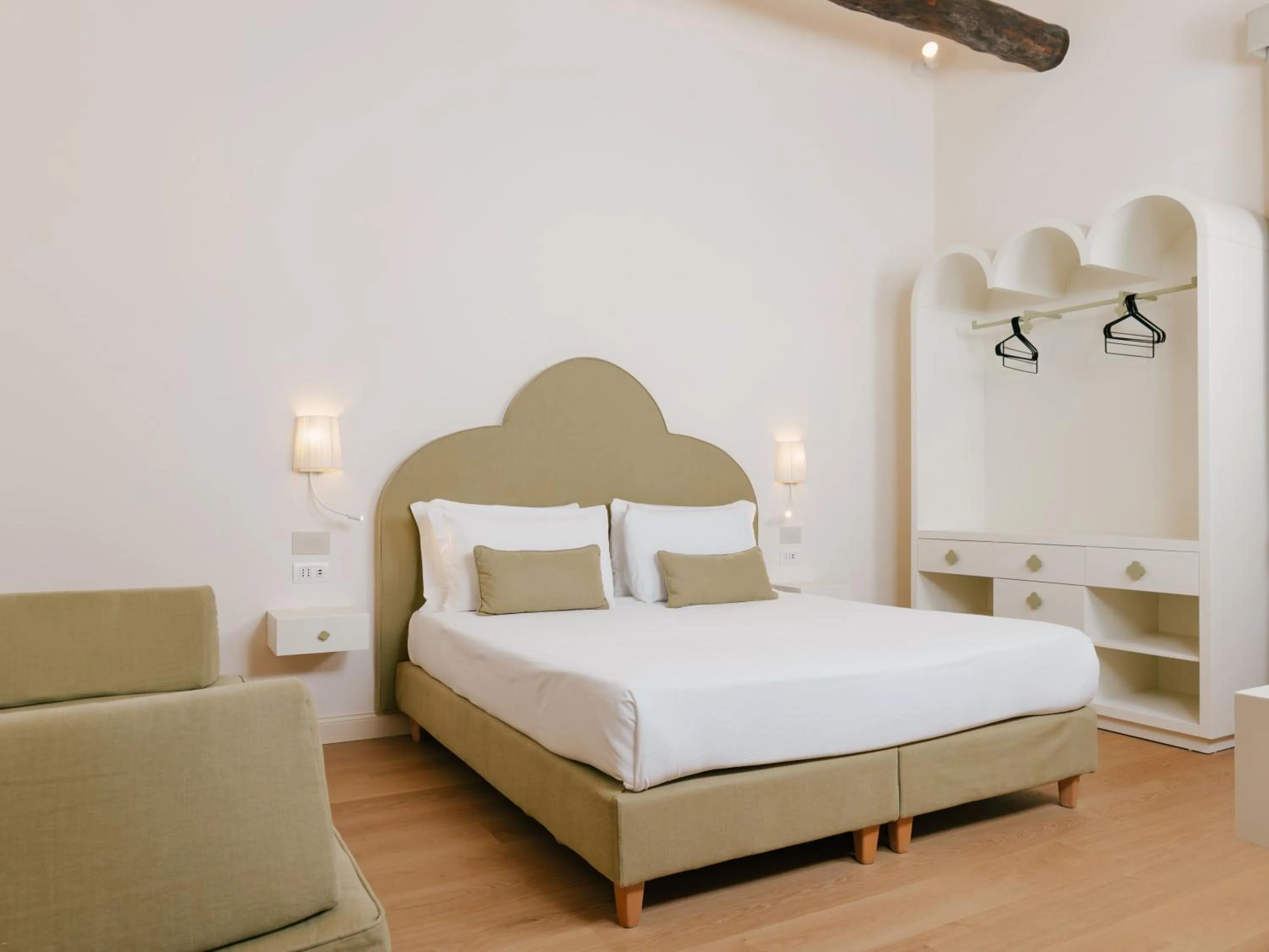 Bed in Unconventional Sorrento Coast