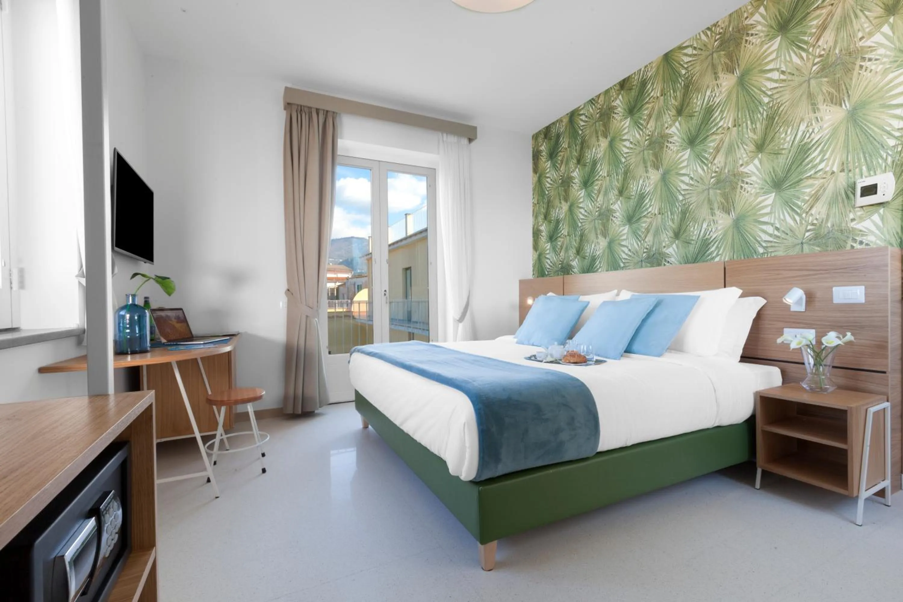 Photo of the whole room, Bed in Unconventional Sorrento Coast