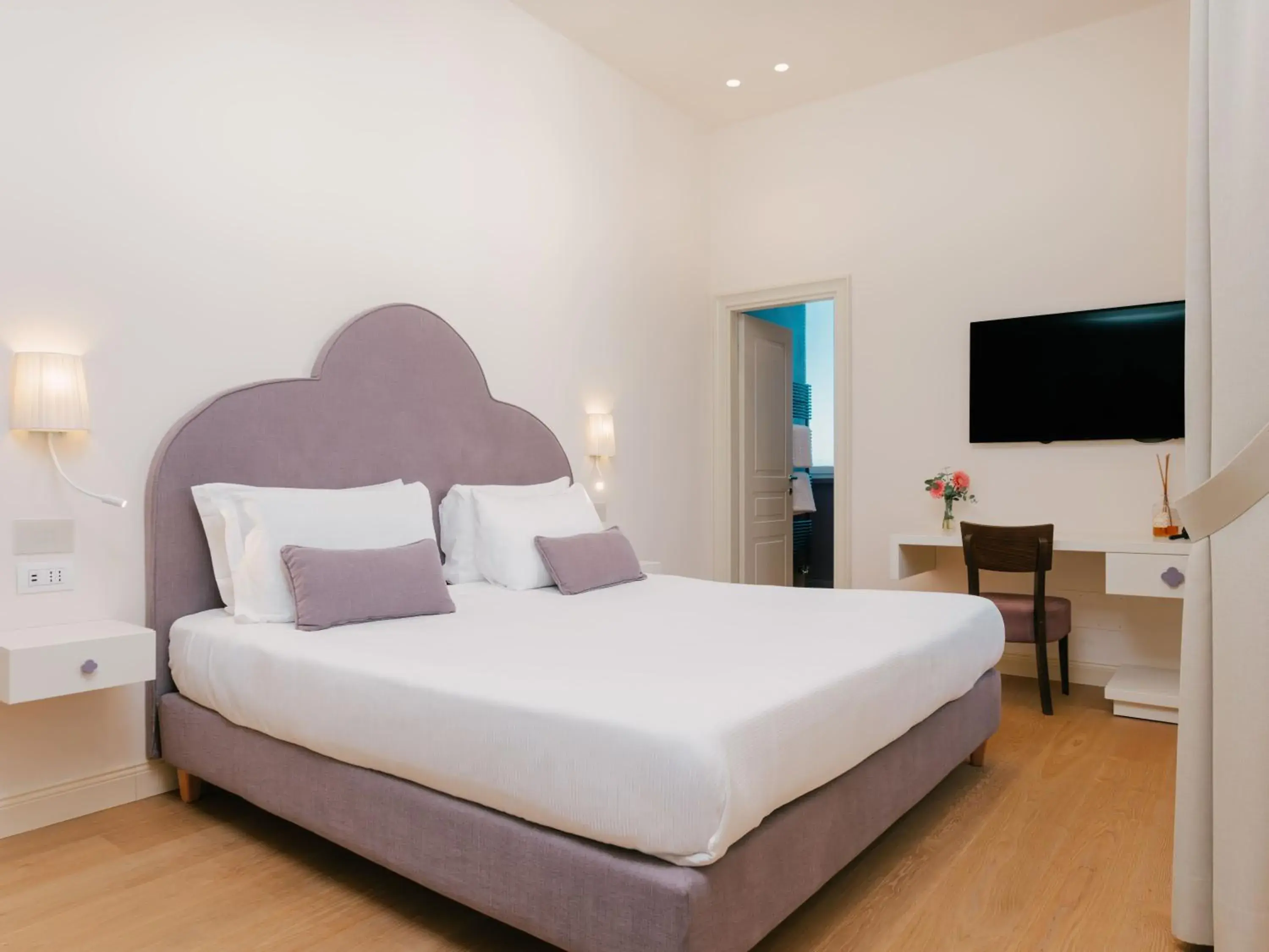 Bed in Unconventional Sorrento Coast Bed in Unconventional Sorrento Coast