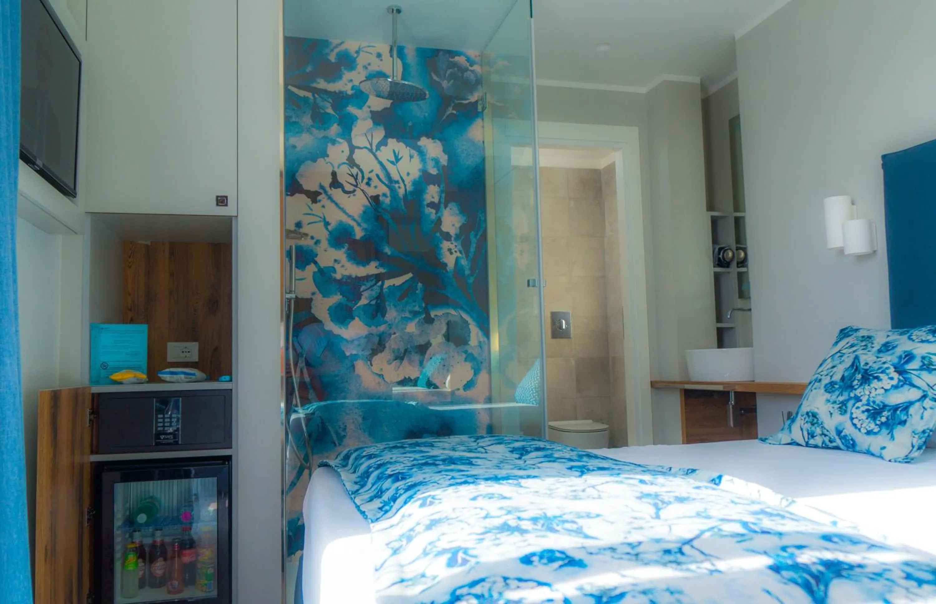 Shower in Piccolo Hotel