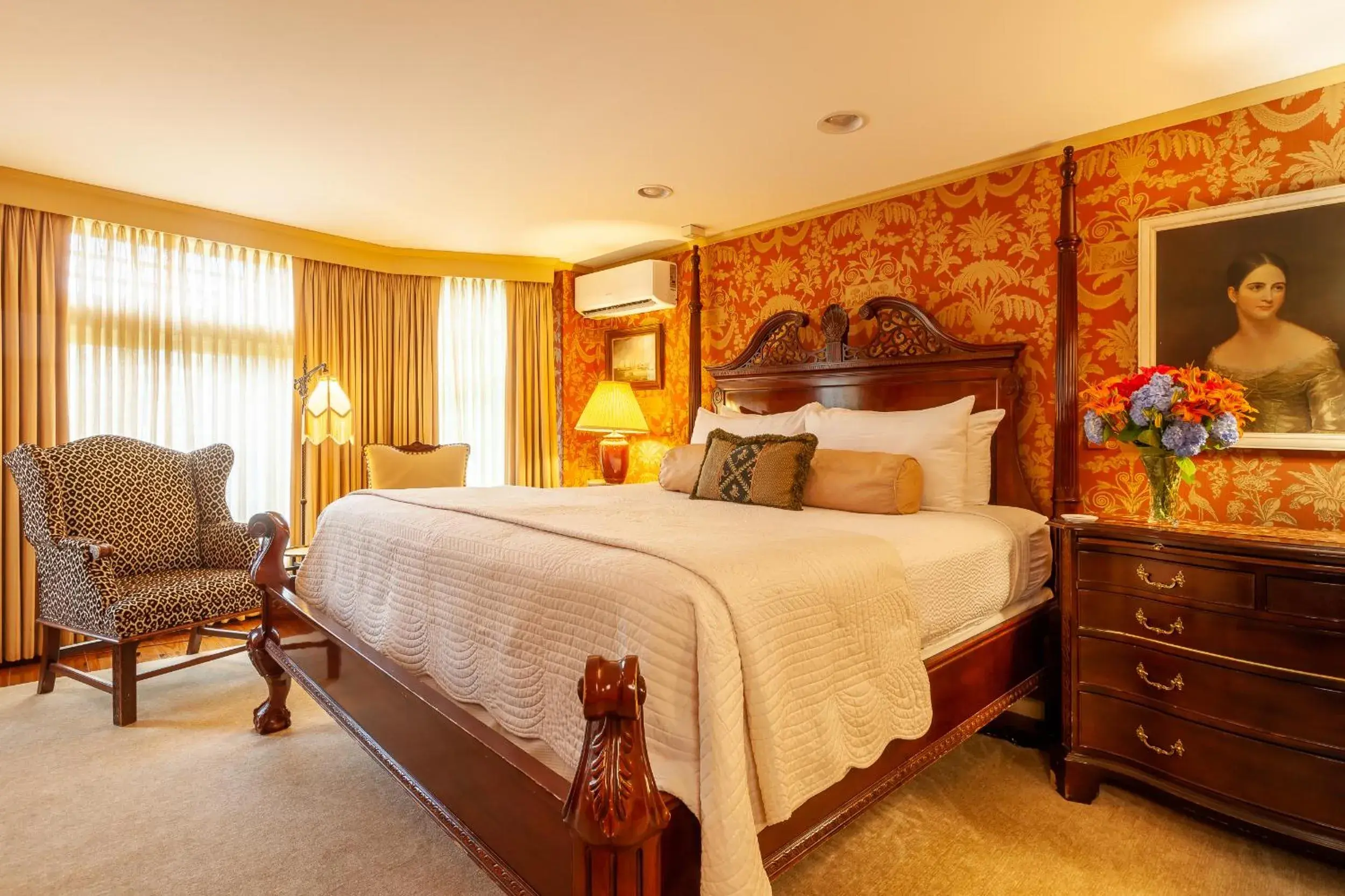 Standard Queen Room in Ivy Lodge Standard Queen Room in Ivy Lodge