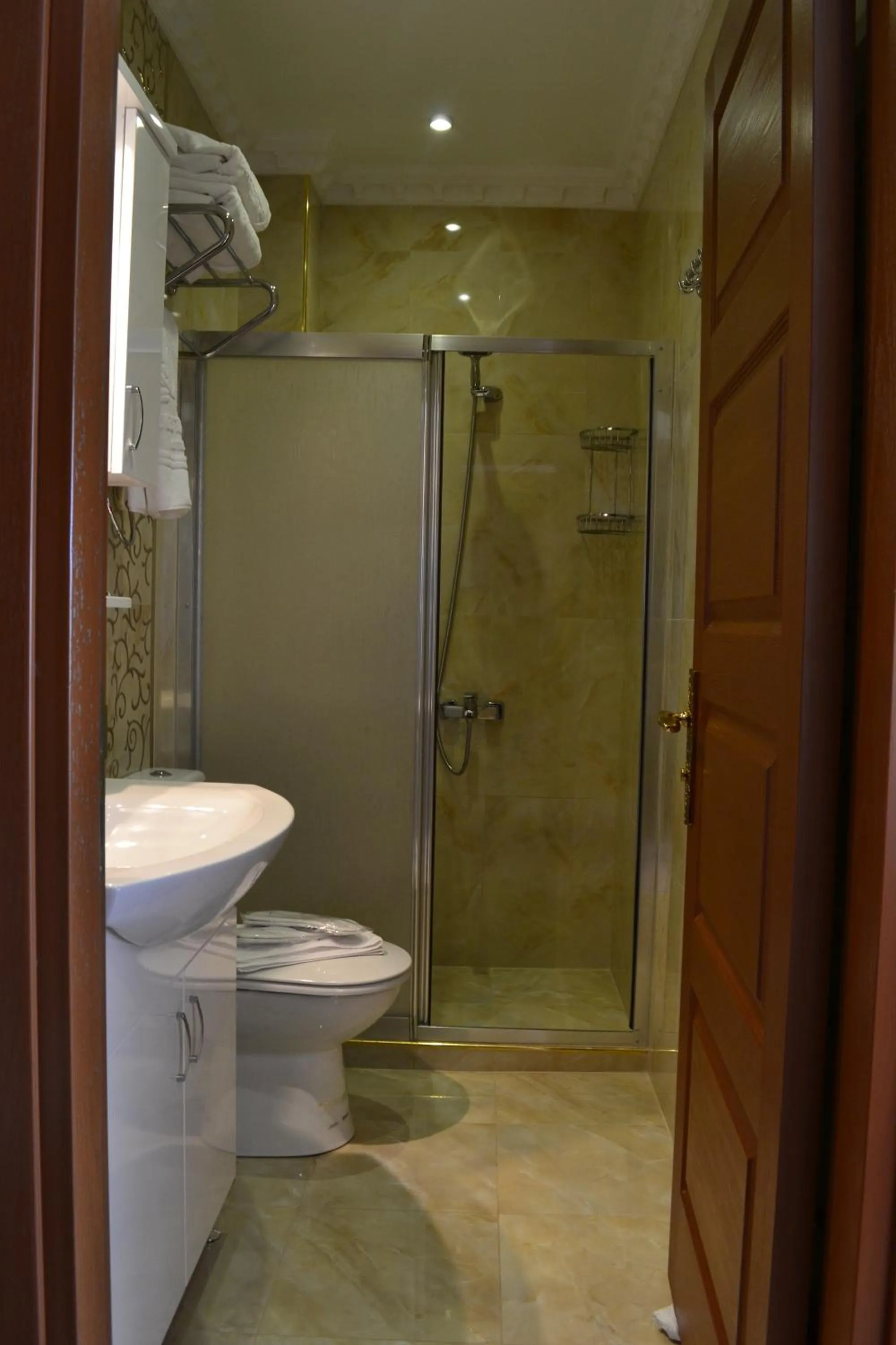 Bathroom in Peradise Hotel